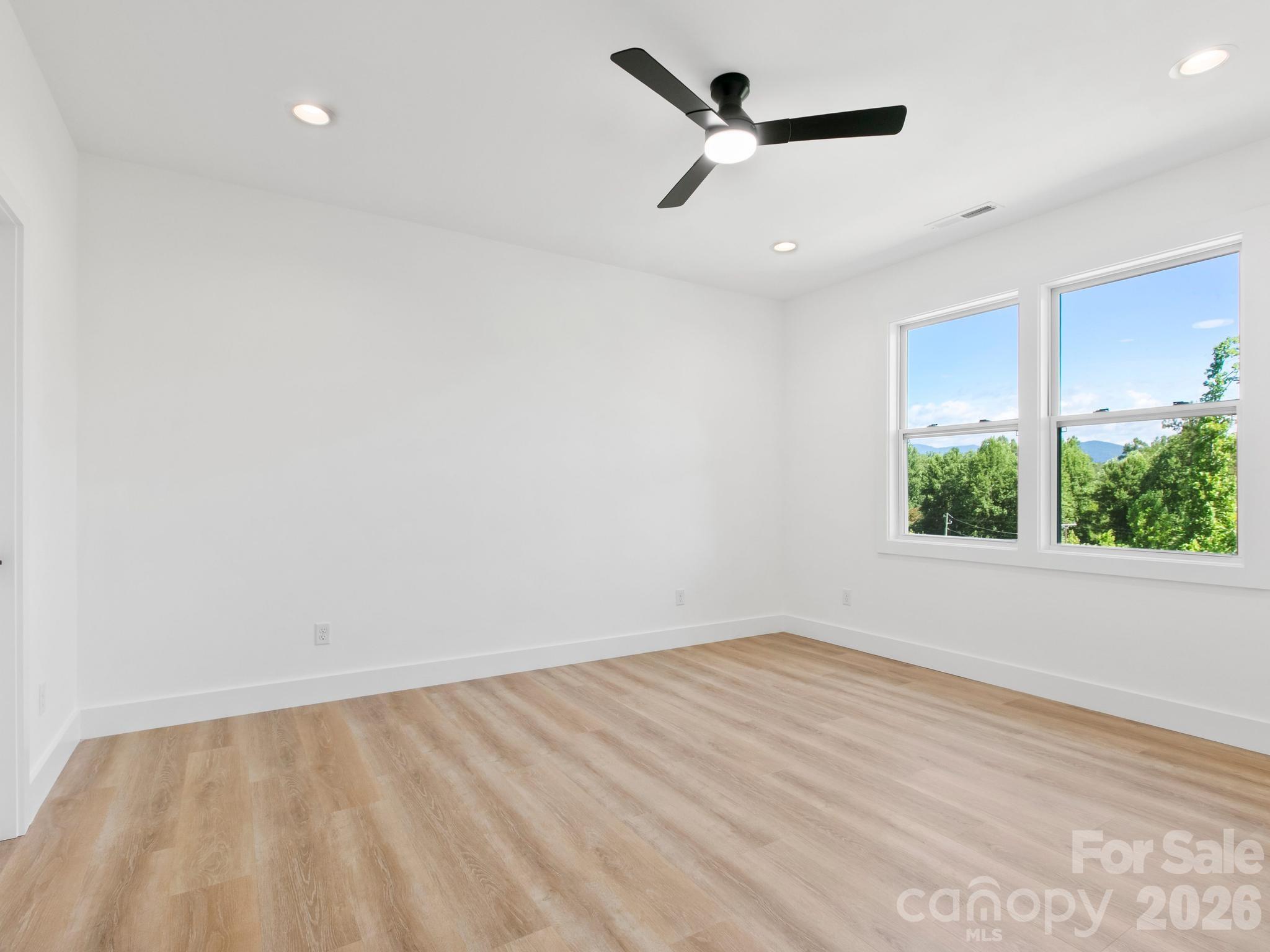 105 S Vineyard Village Drive — Old Fort