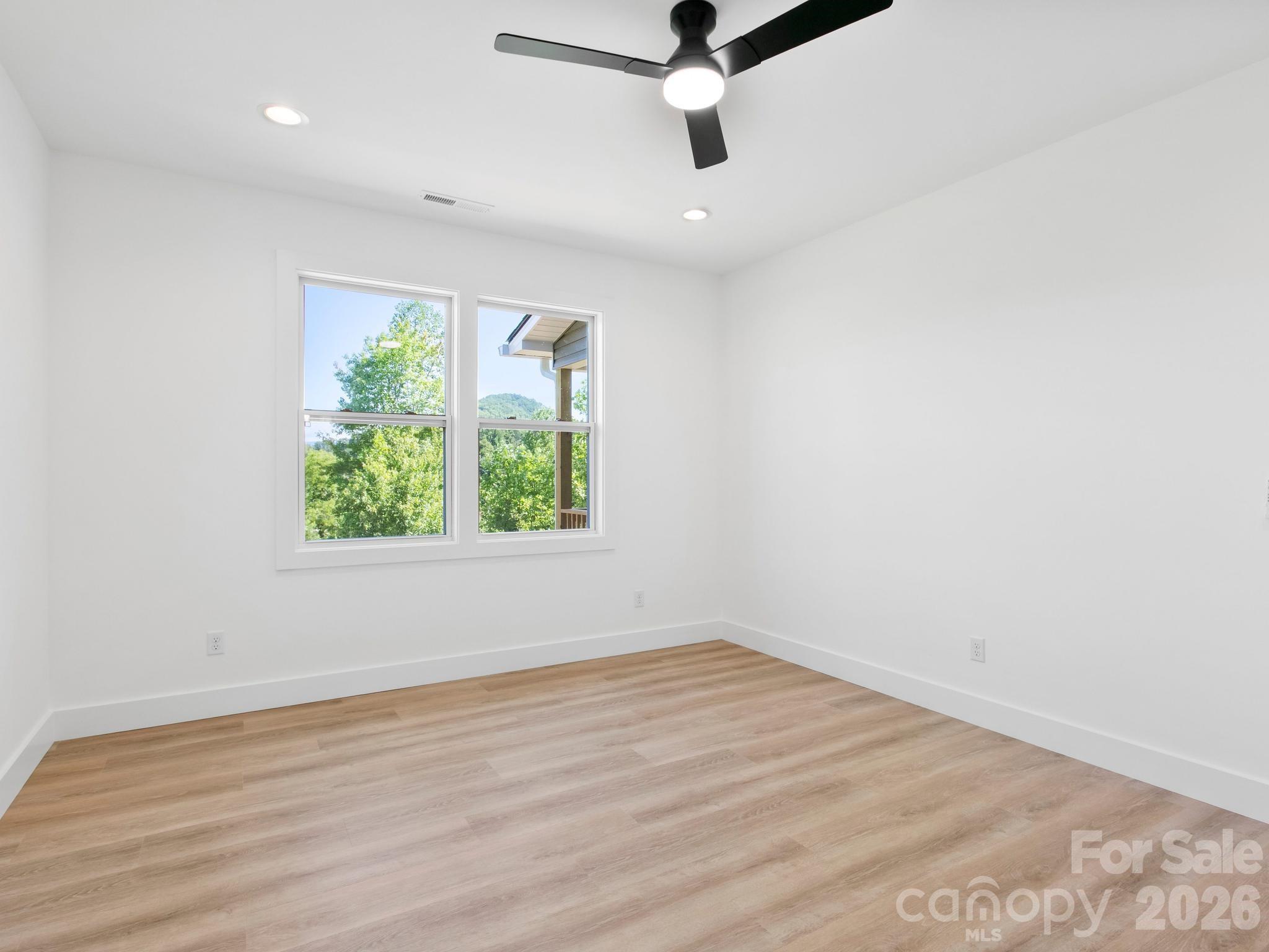 105 S Vineyard Village Drive — Old Fort