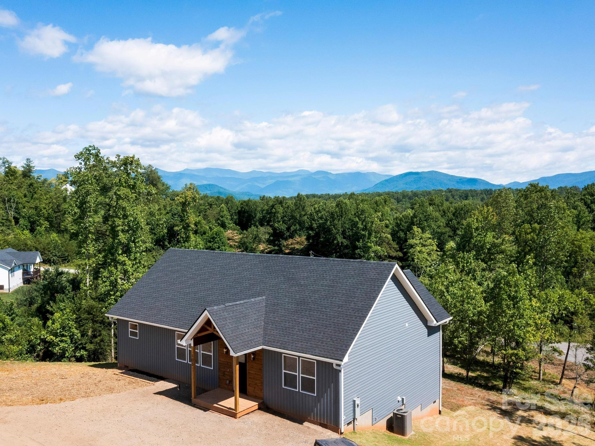 105 S Vineyard Village Drive — Old Fort