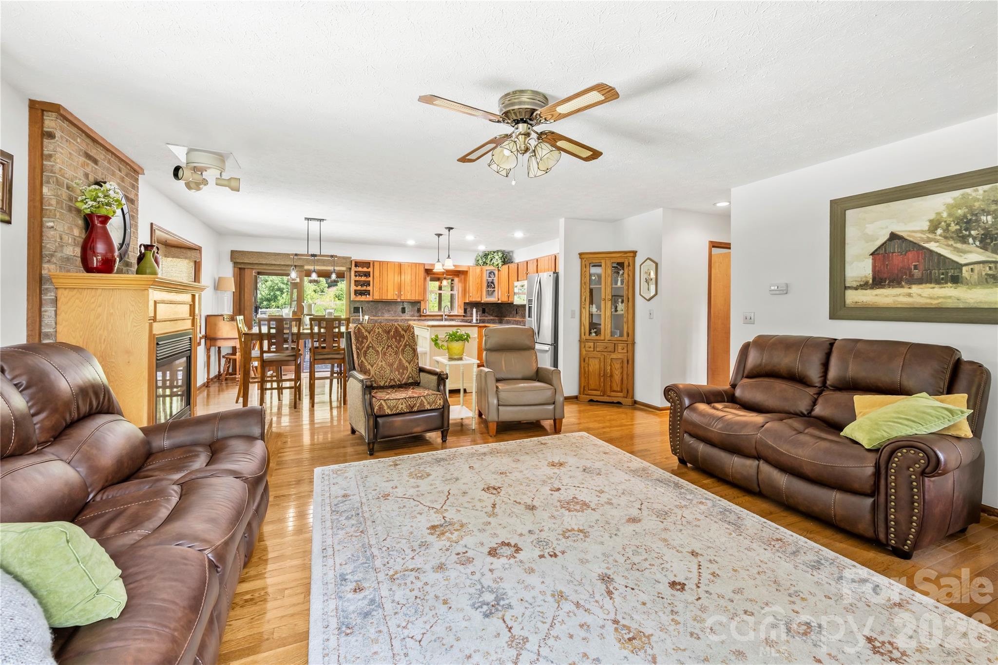 6 Kendra Road — Hendersonville