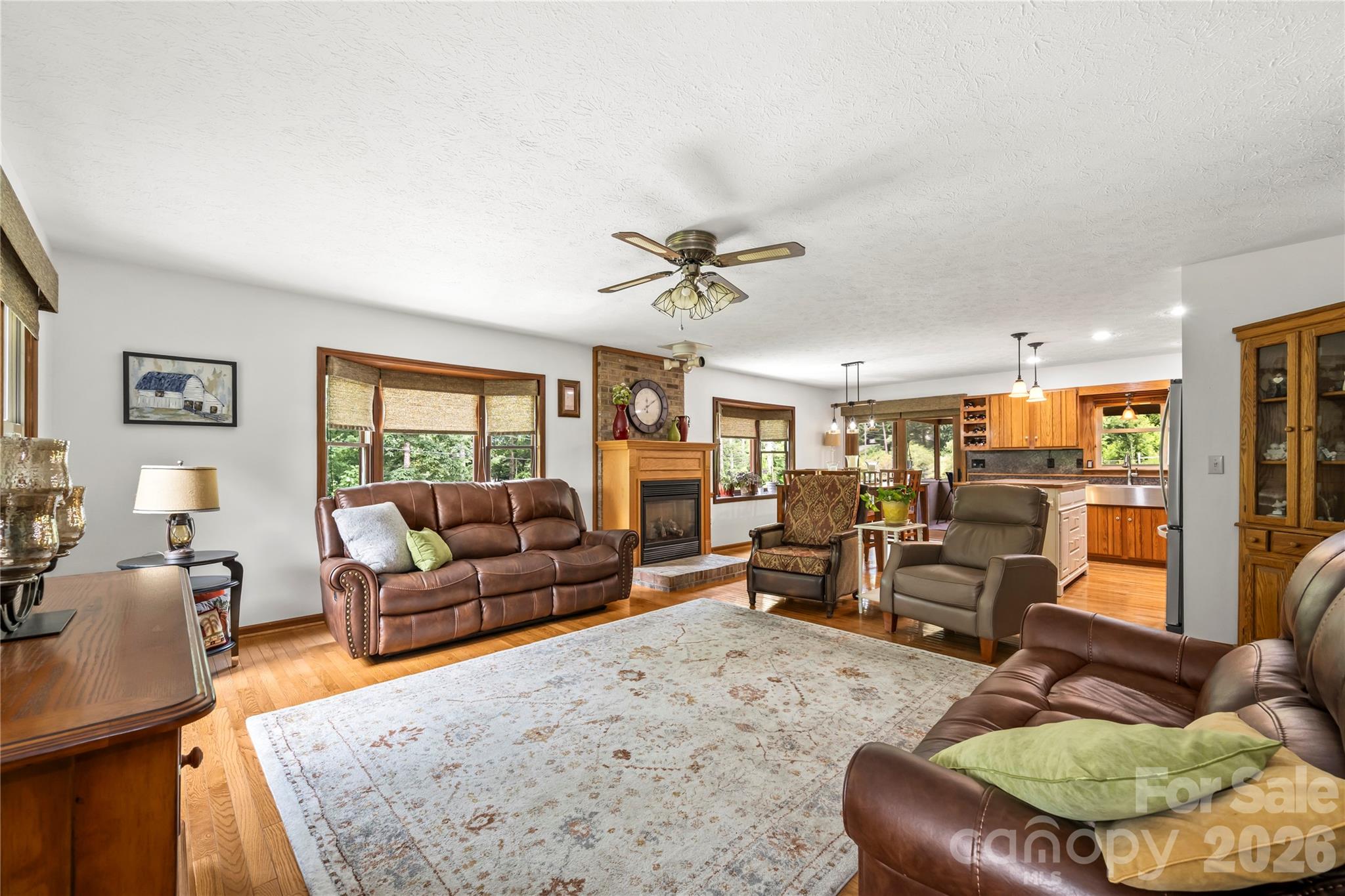 6 Kendra Road — Hendersonville