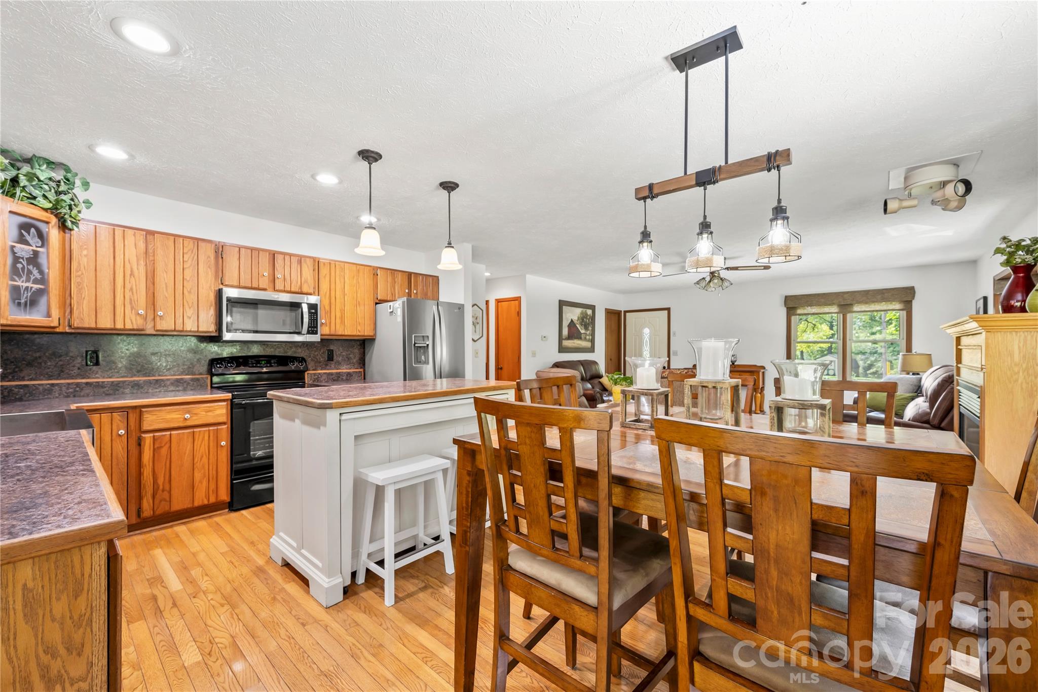 6 Kendra Road — Hendersonville