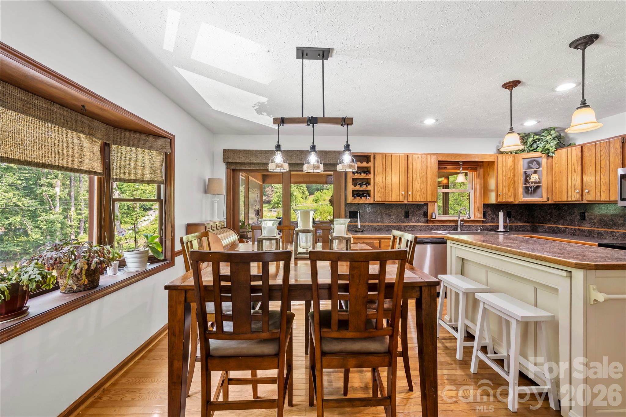 6 Kendra Road — Hendersonville