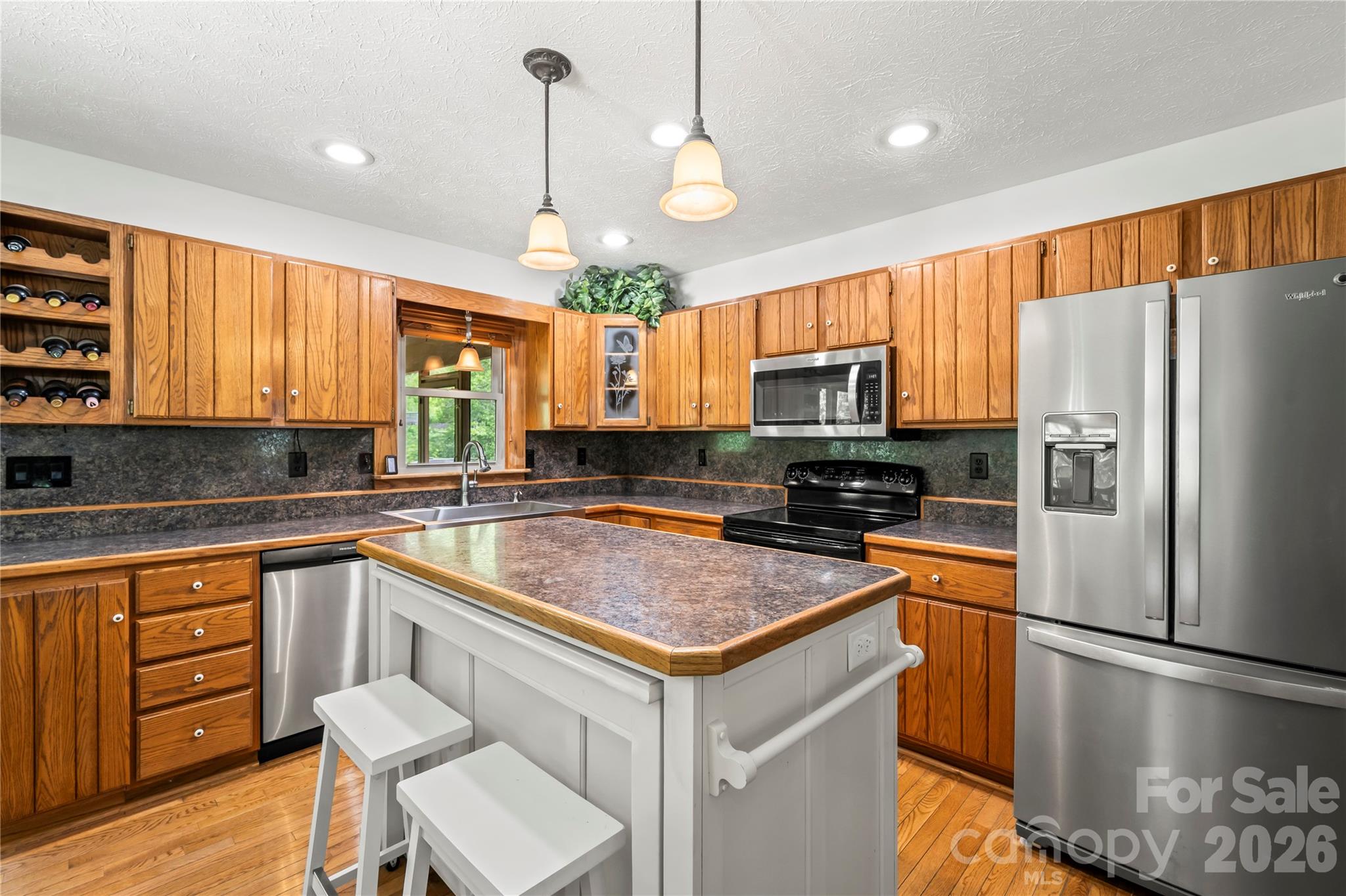 6 Kendra Road — Hendersonville