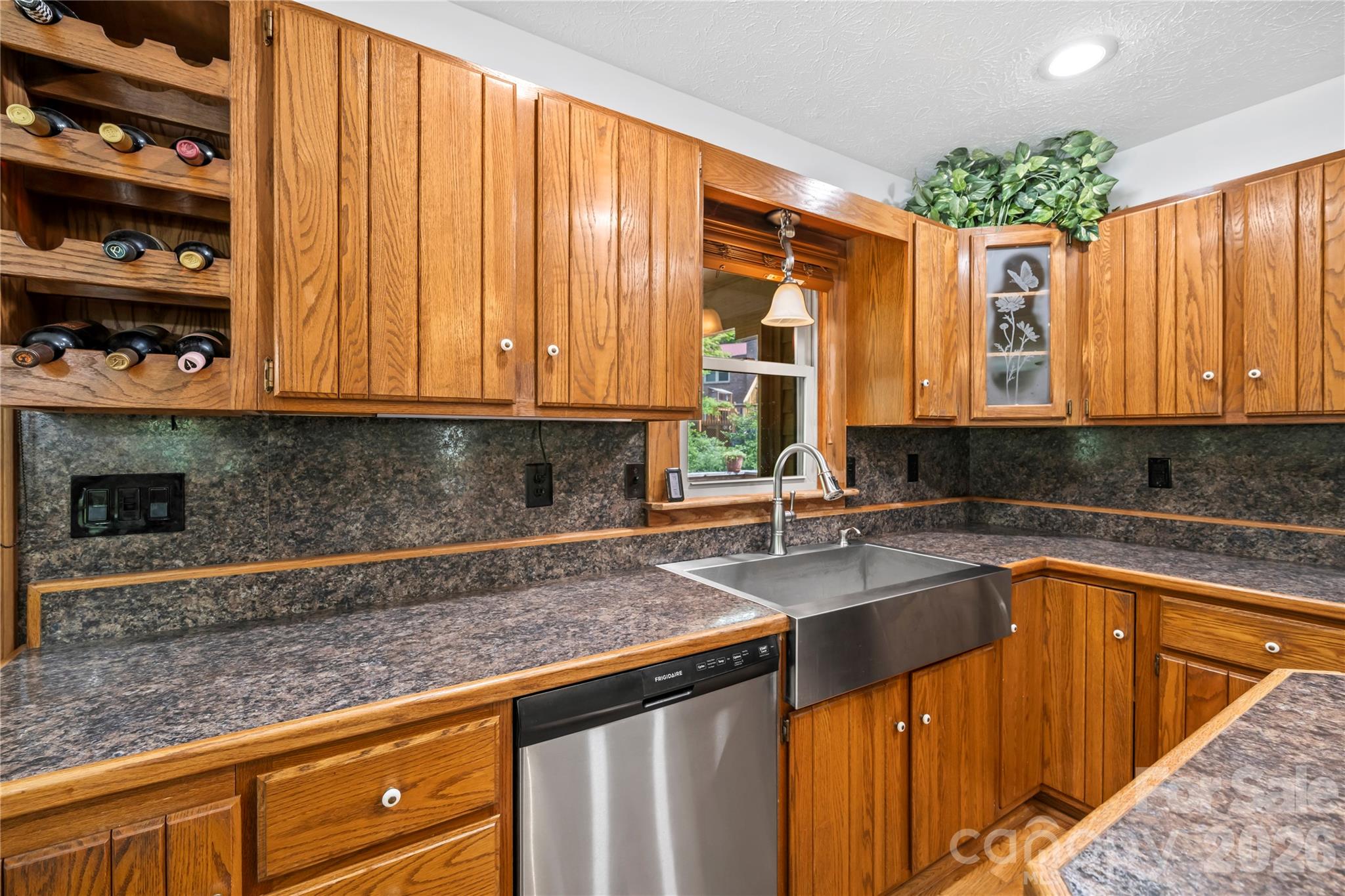 6 Kendra Road — Hendersonville