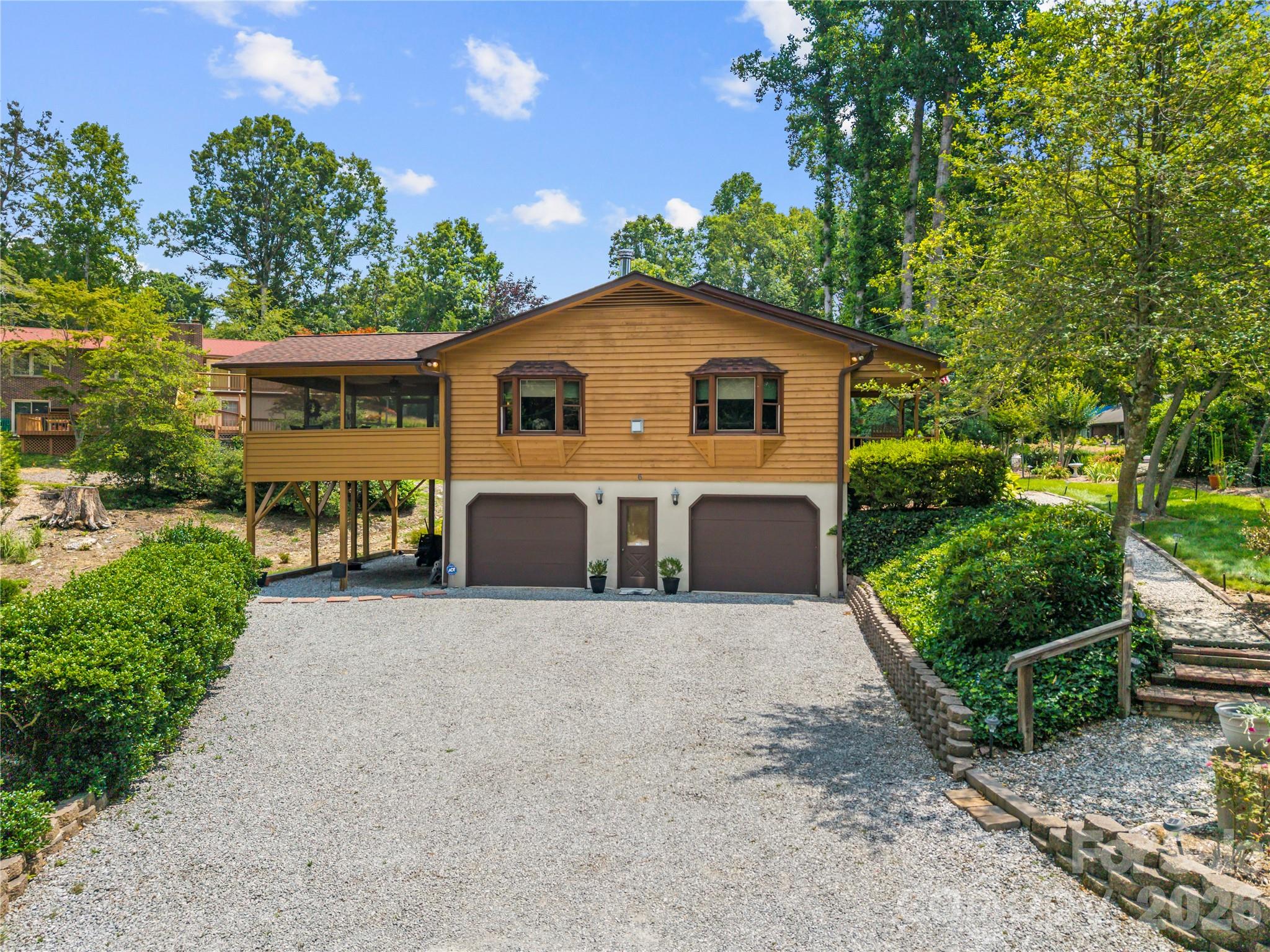 6 Kendra Road — Hendersonville