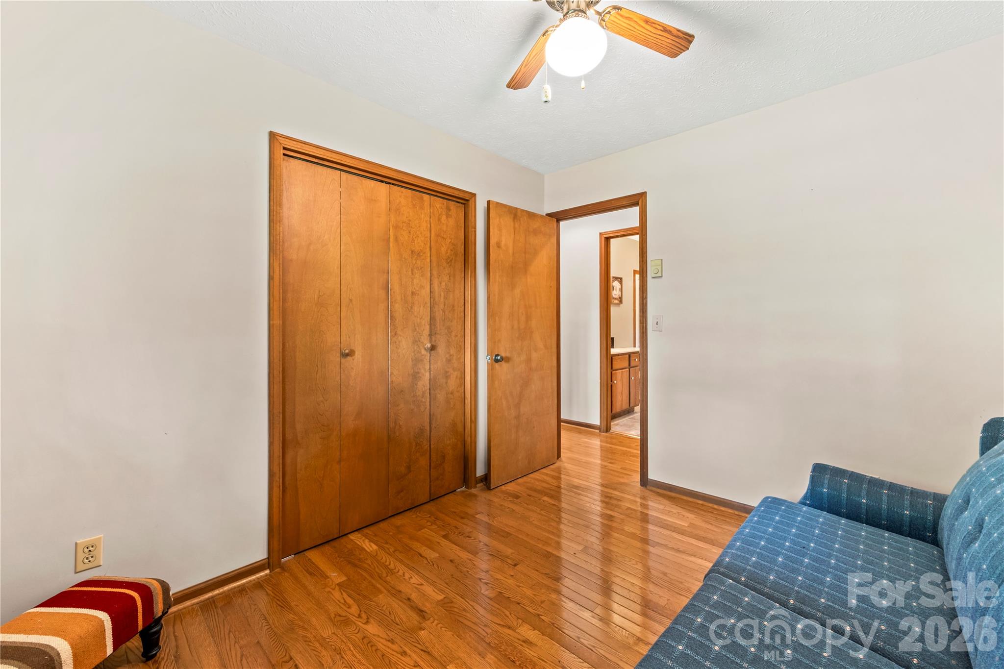 6 Kendra Road — Hendersonville