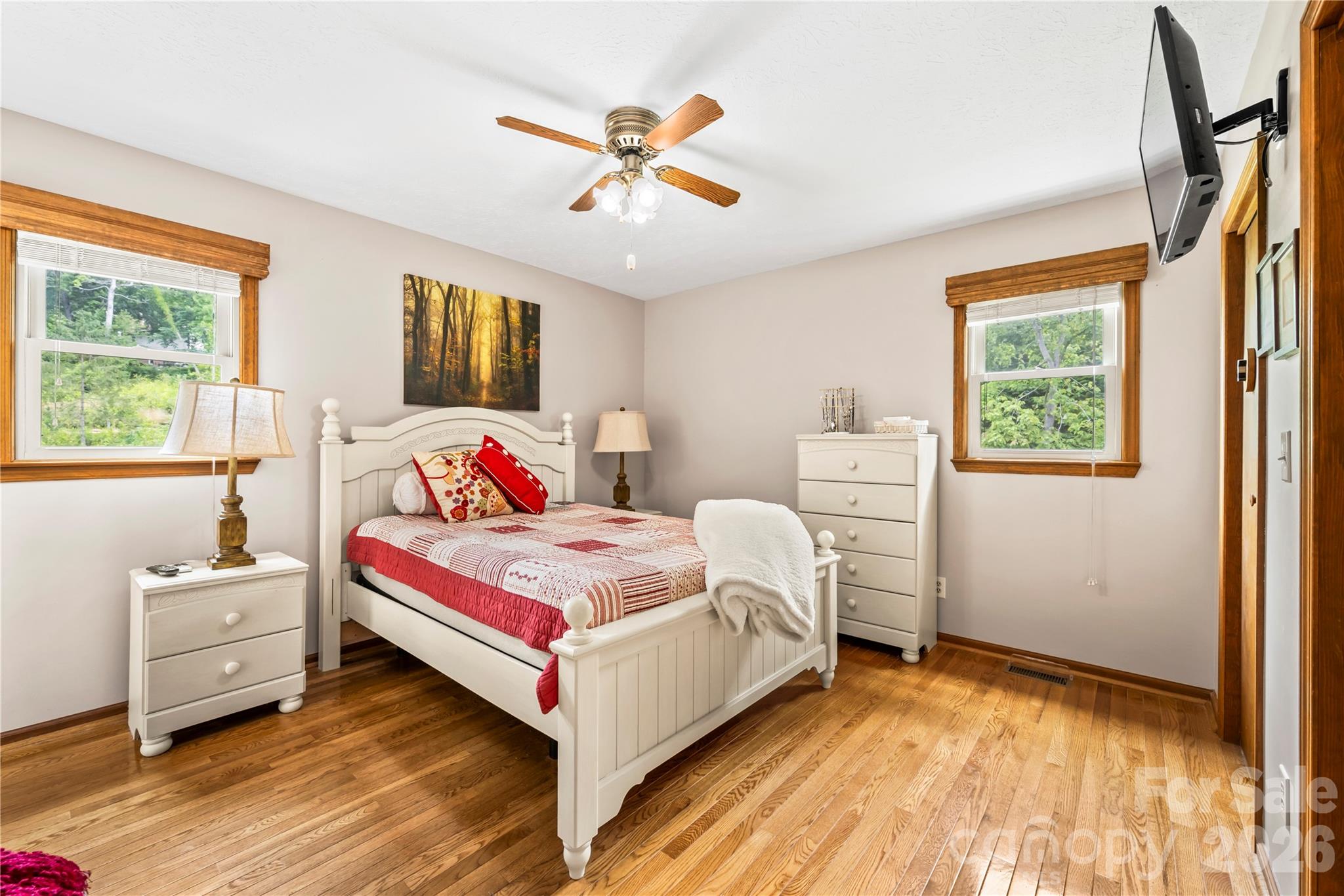 6 Kendra Road — Hendersonville