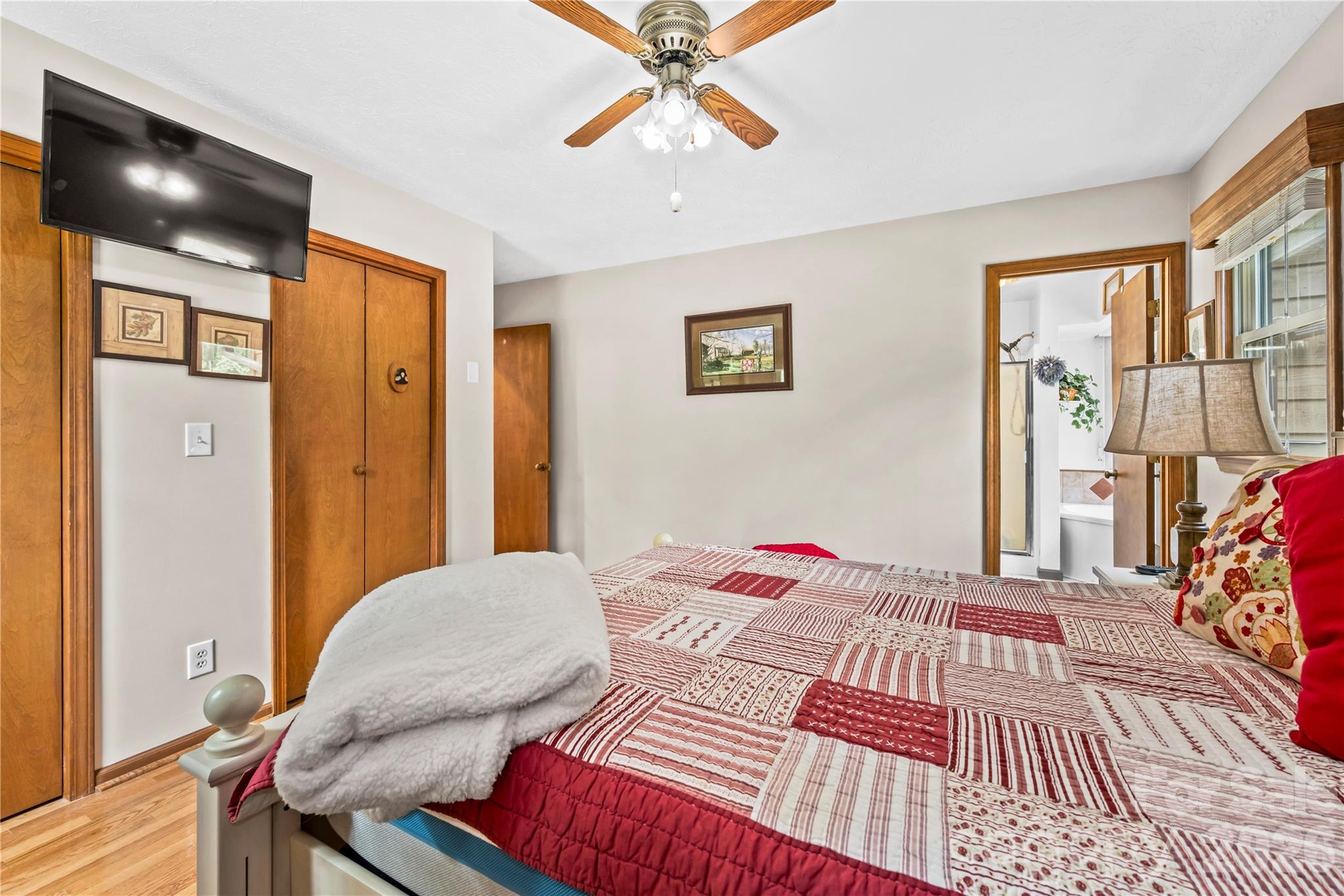 6 Kendra Road — Hendersonville