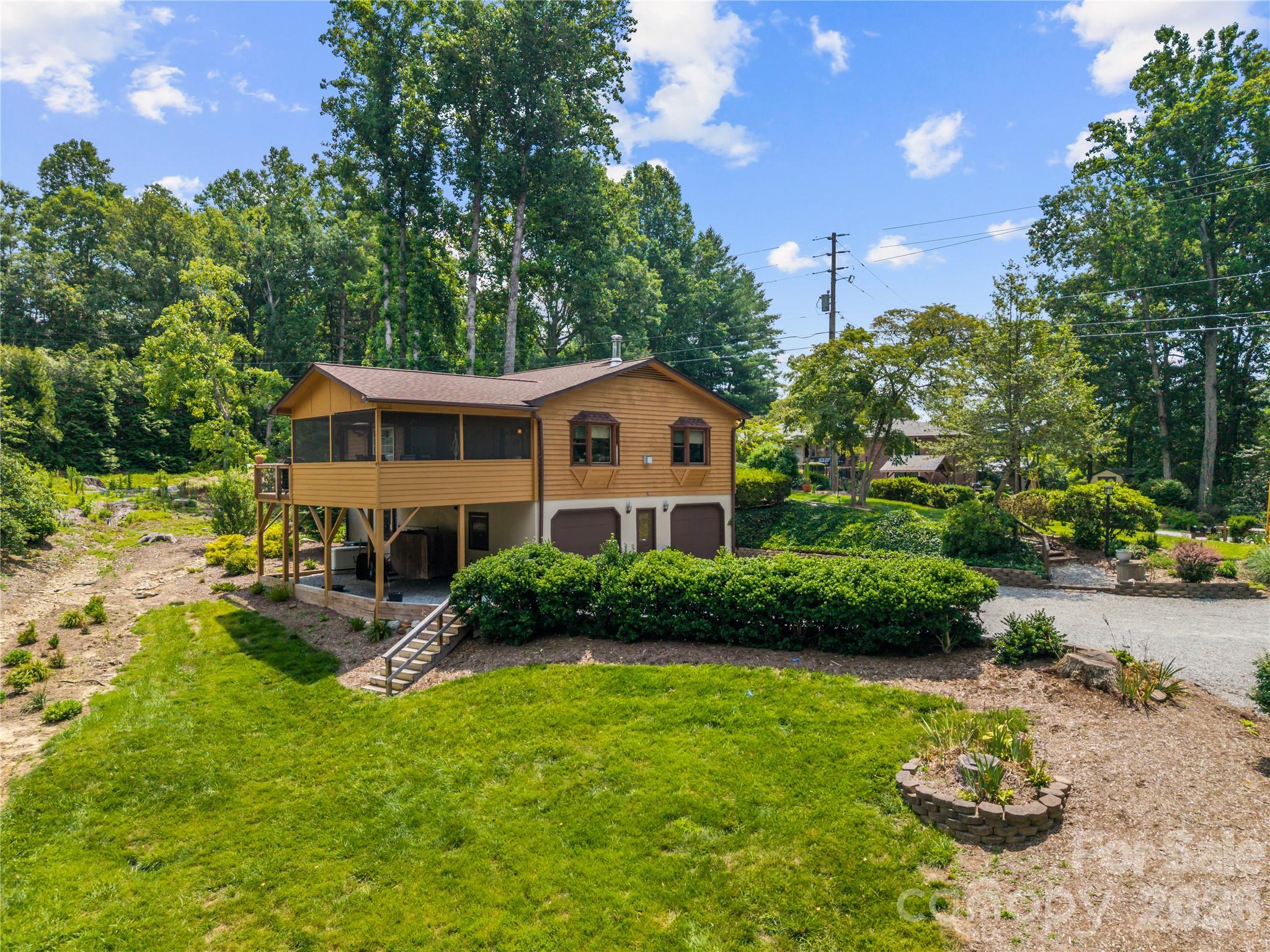 6 Kendra Road — Hendersonville