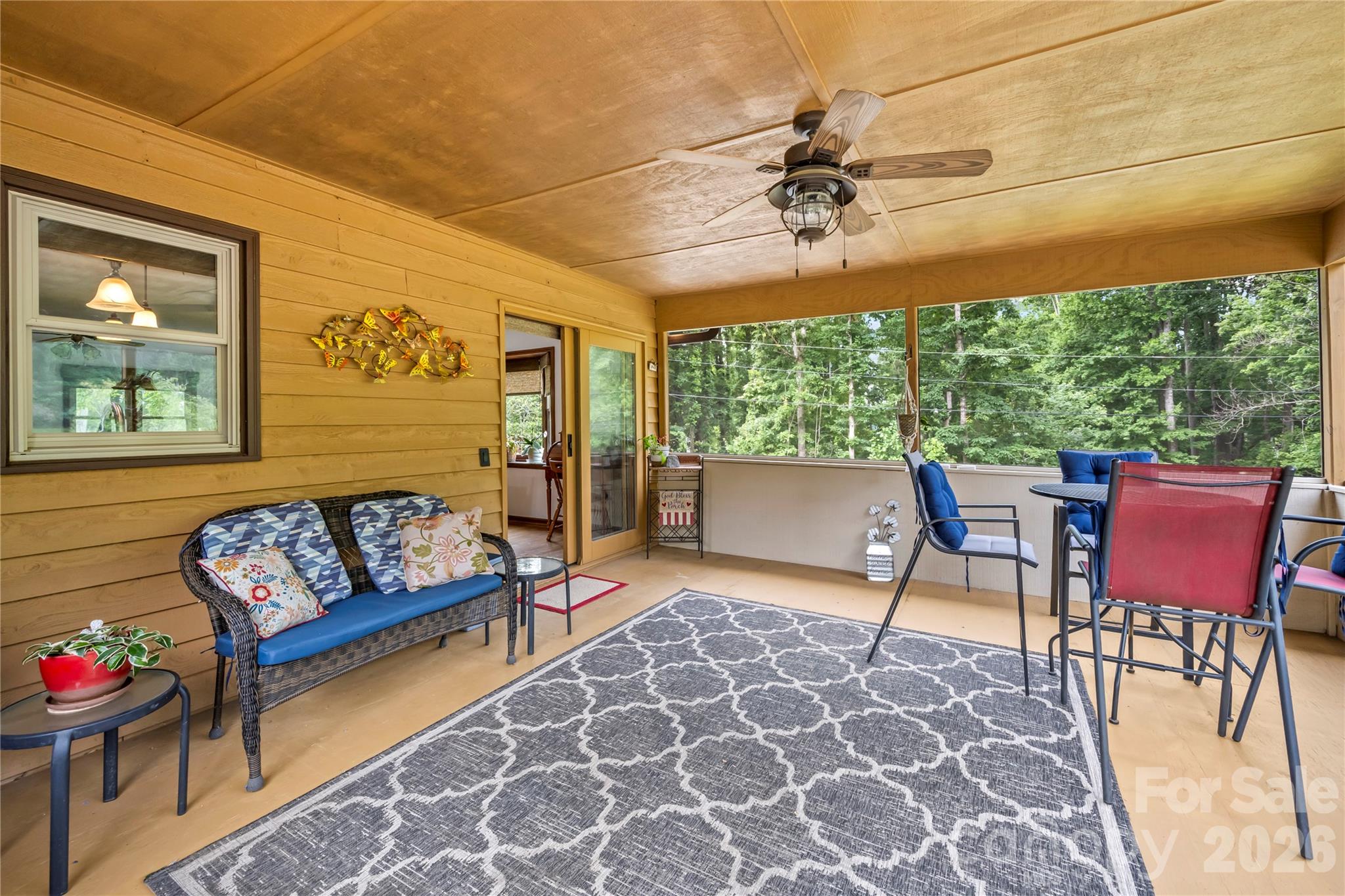 6 Kendra Road — Hendersonville