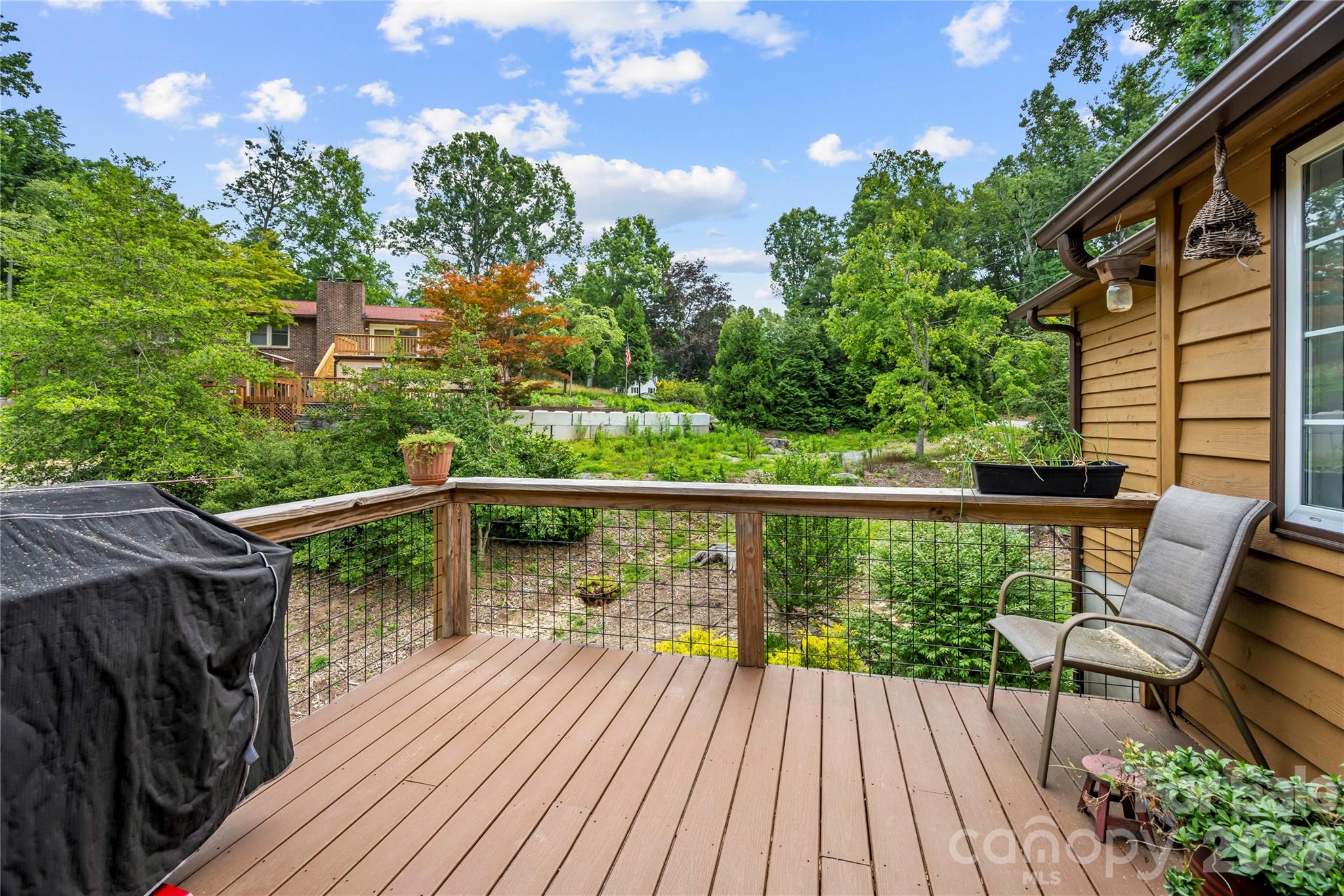 6 Kendra Road — Hendersonville