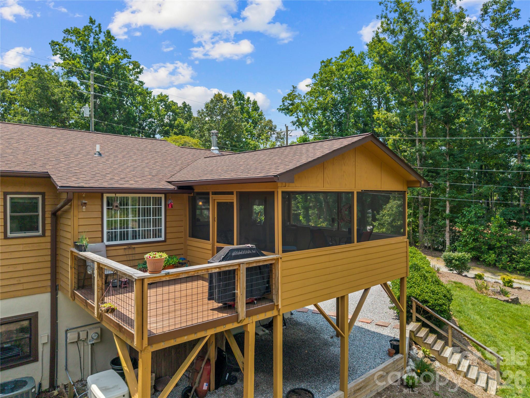 6 Kendra Road — Hendersonville