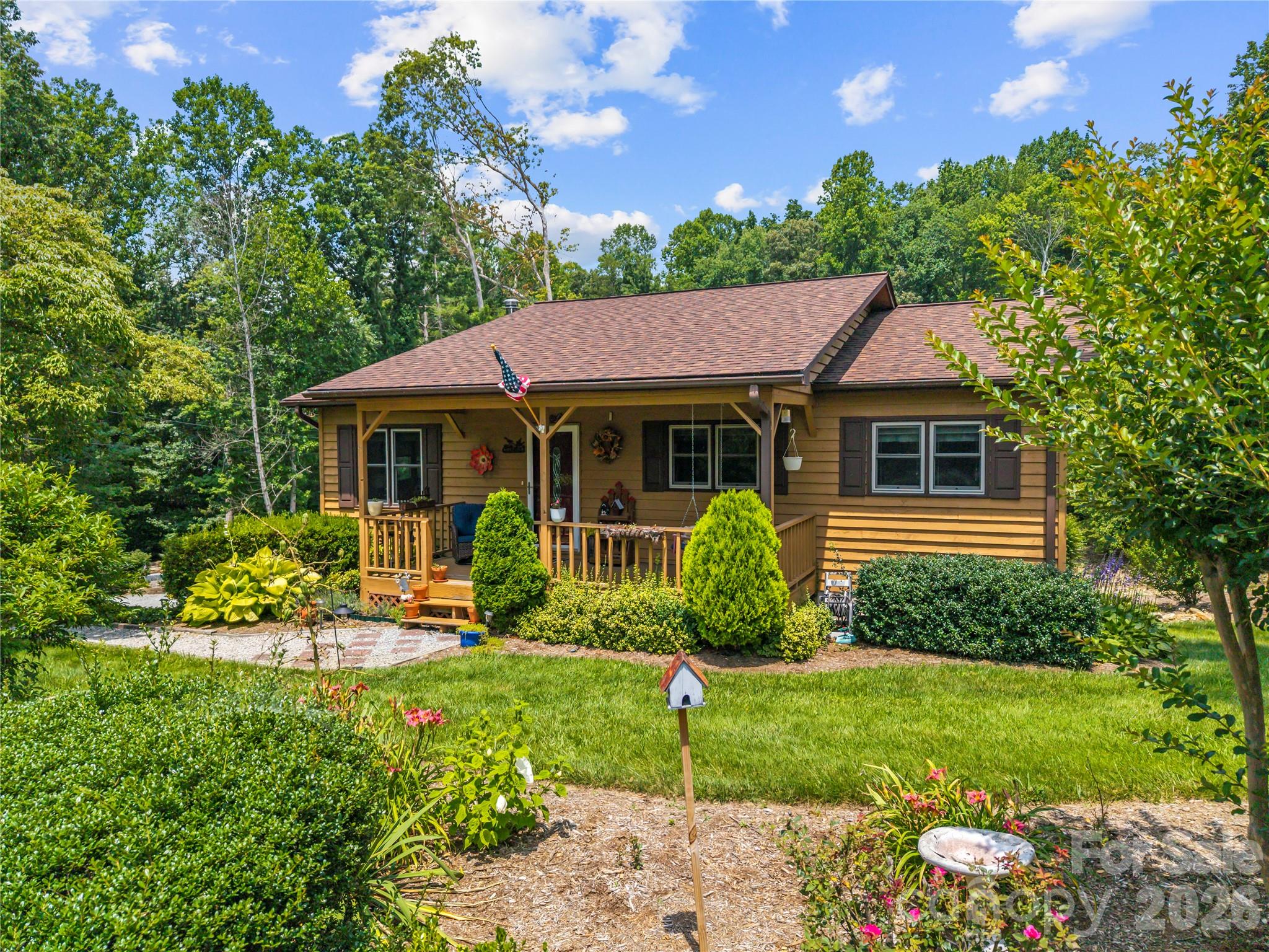 6 Kendra Road — Hendersonville