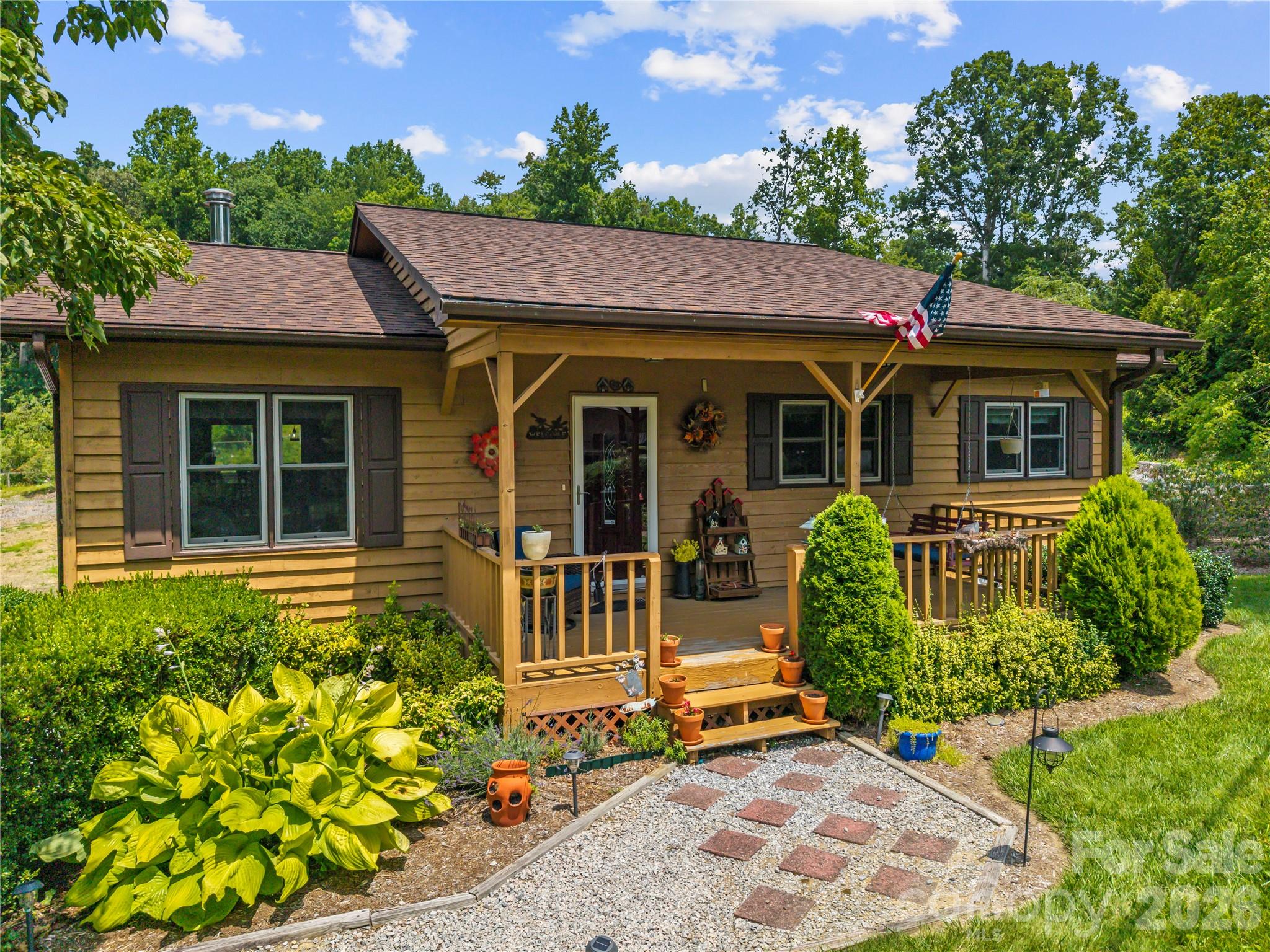 6 Kendra Road — Hendersonville