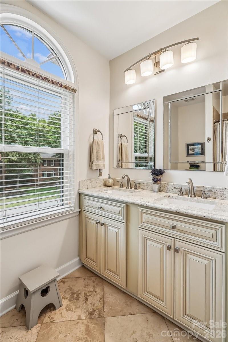 10516 Hollybrook Drive — Charlotte