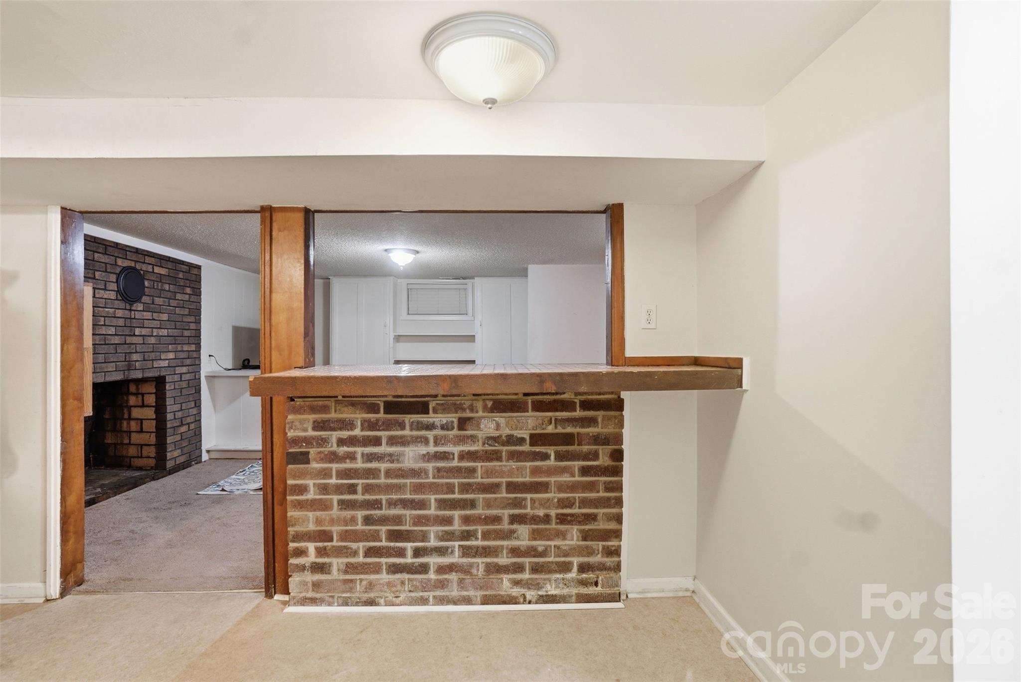 5835 Kreps Road — Clover