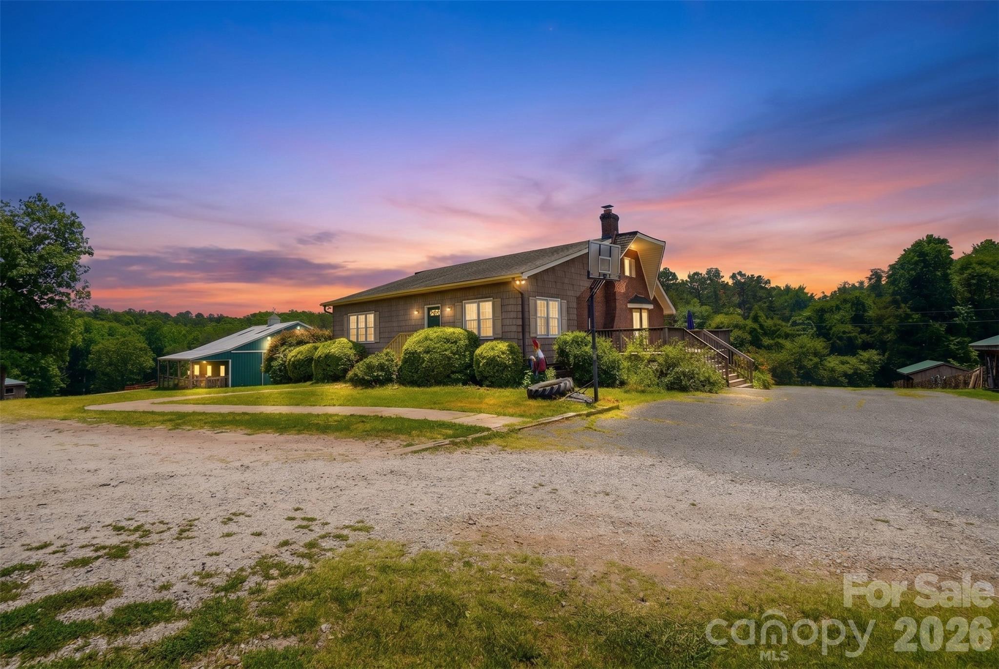 5835 Kreps Road — Clover