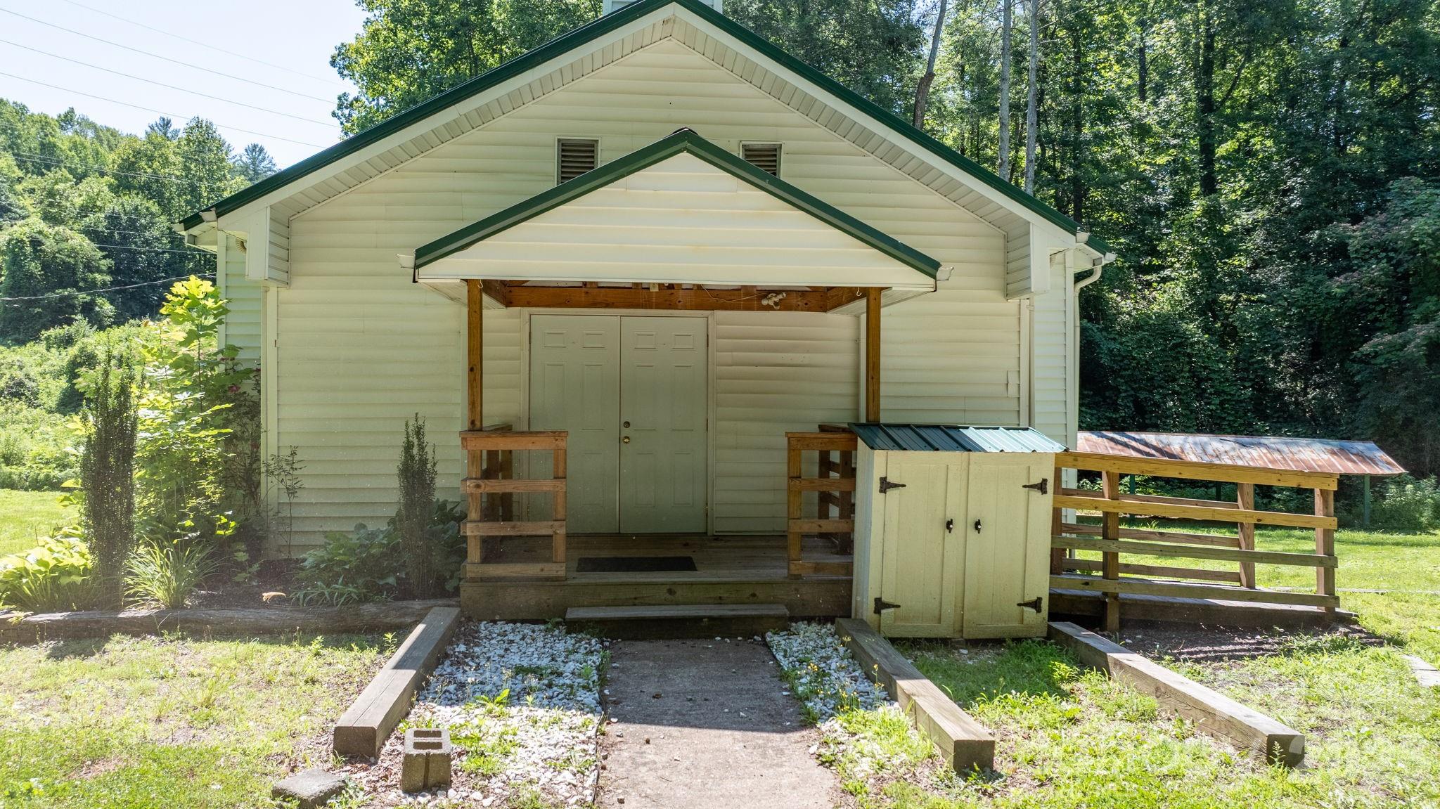 1715 Morningstar Church Road — Lenoir