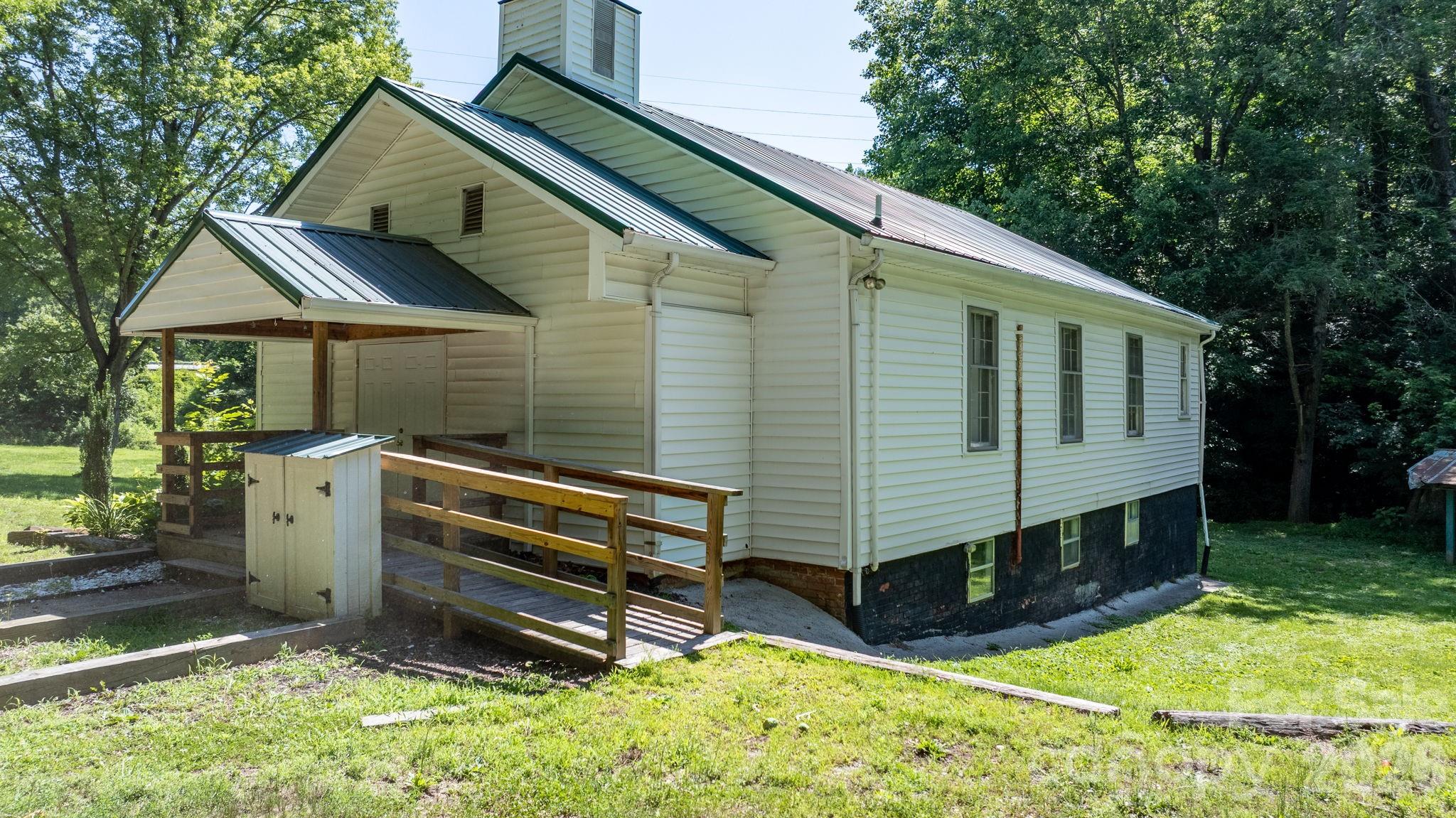 1715 Morningstar Church Road — Lenoir