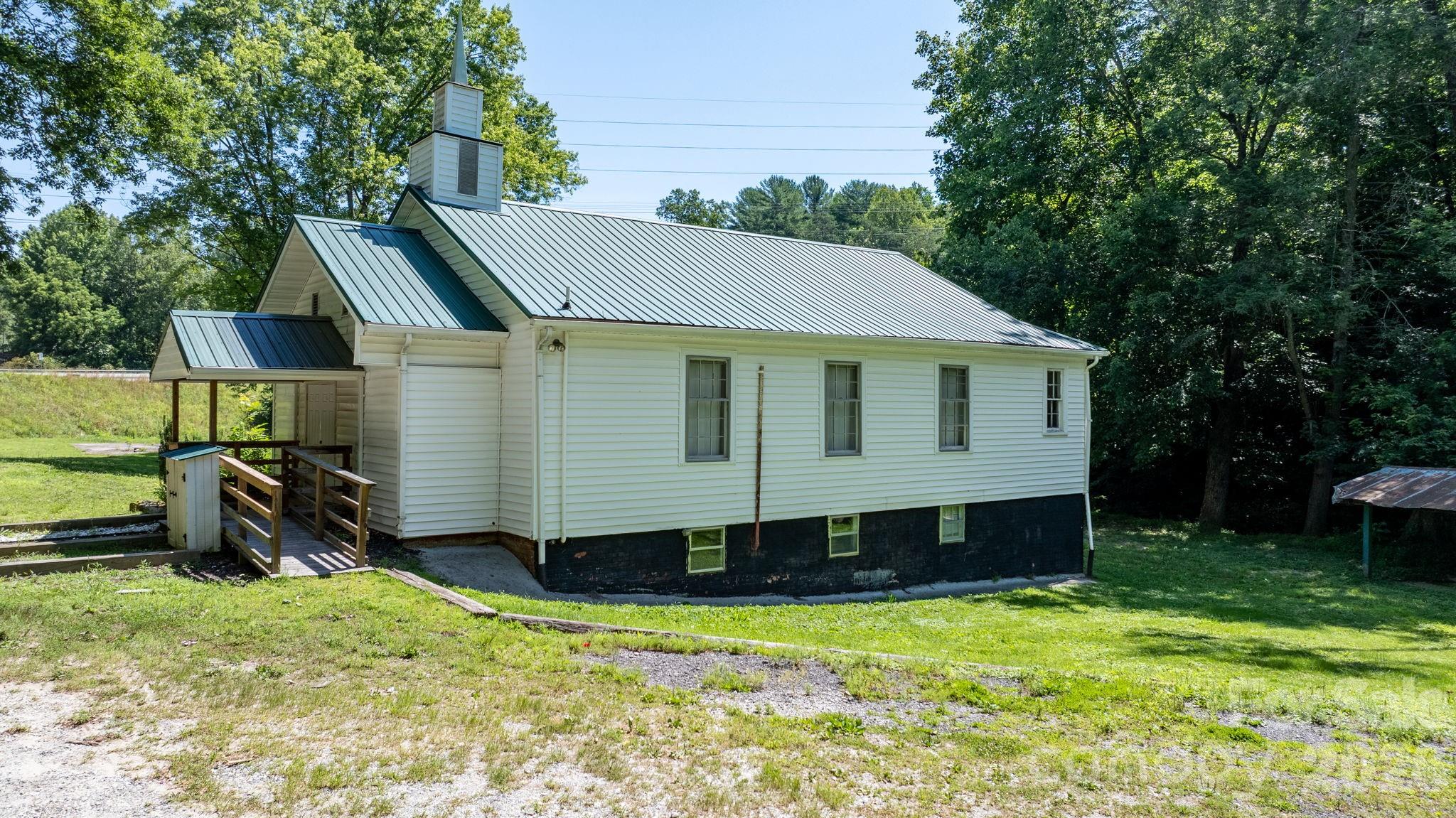 1715 Morningstar Church Road — Lenoir
