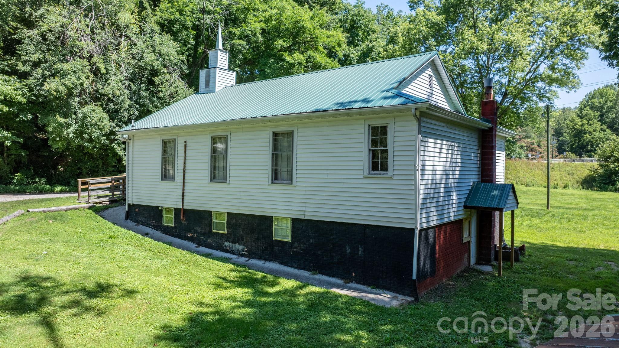 1715 Morningstar Church Road — Lenoir