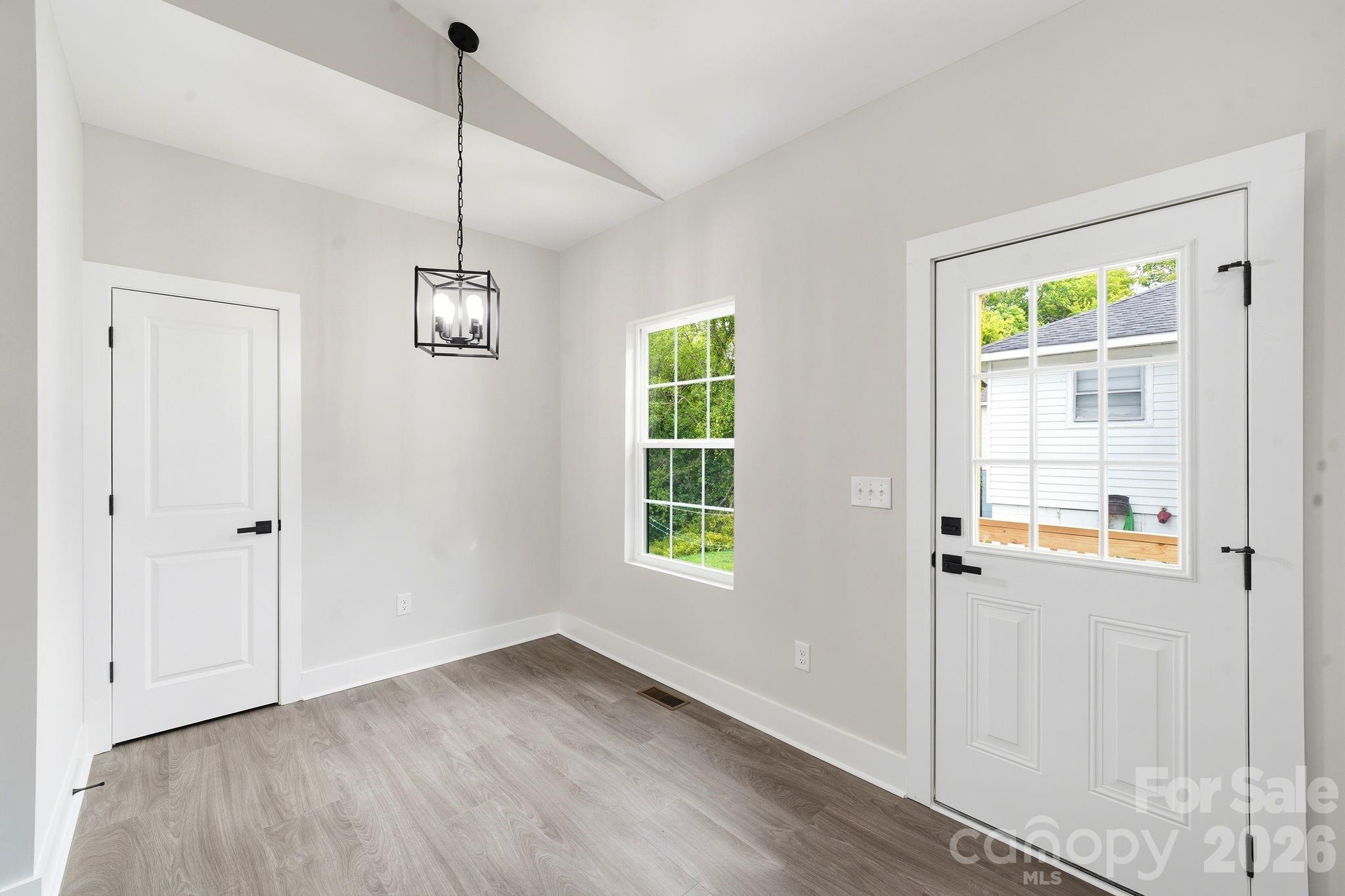 272 Hilltop Avenue SW — Concord