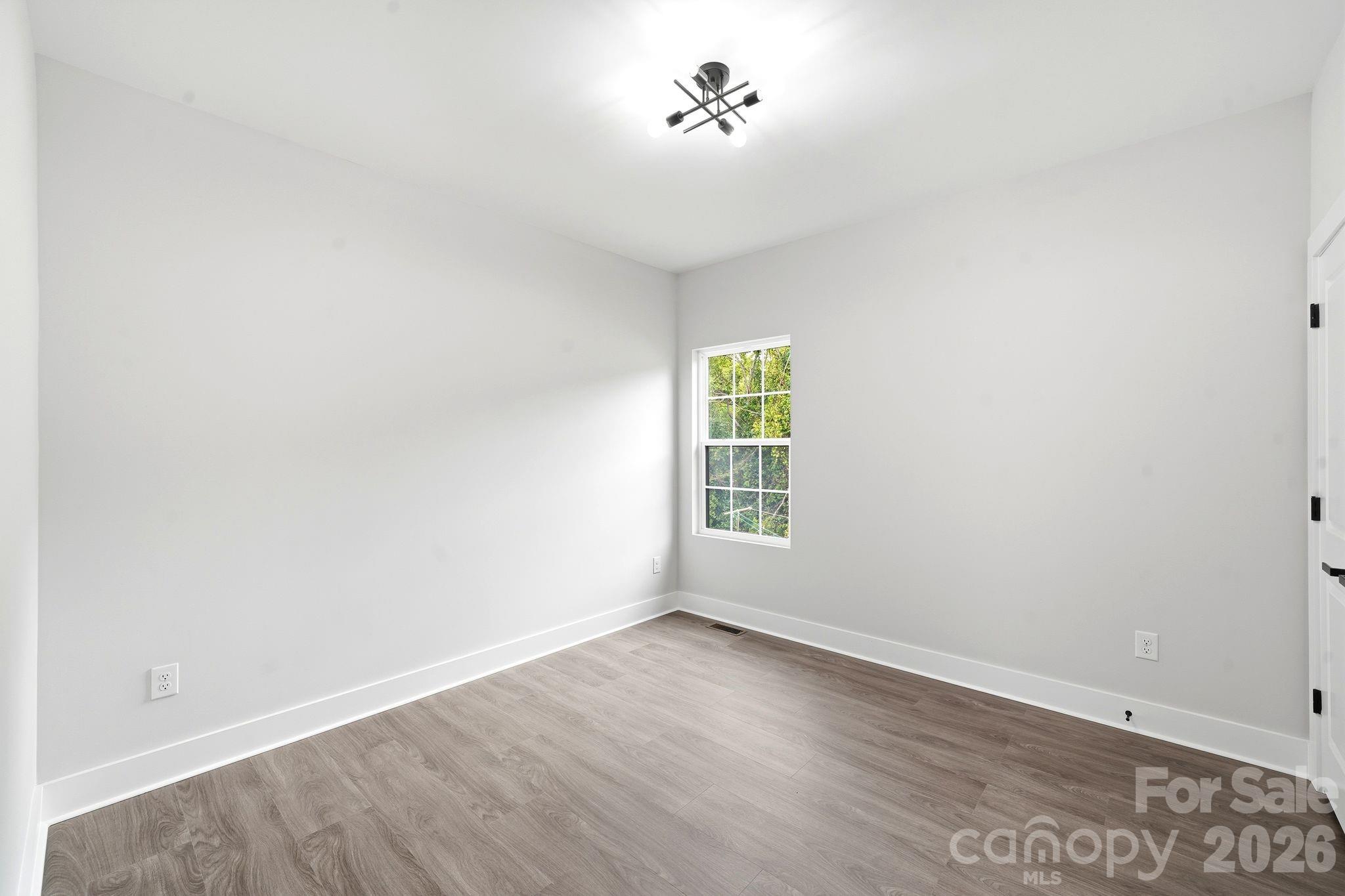 272 Hilltop Avenue SW — Concord