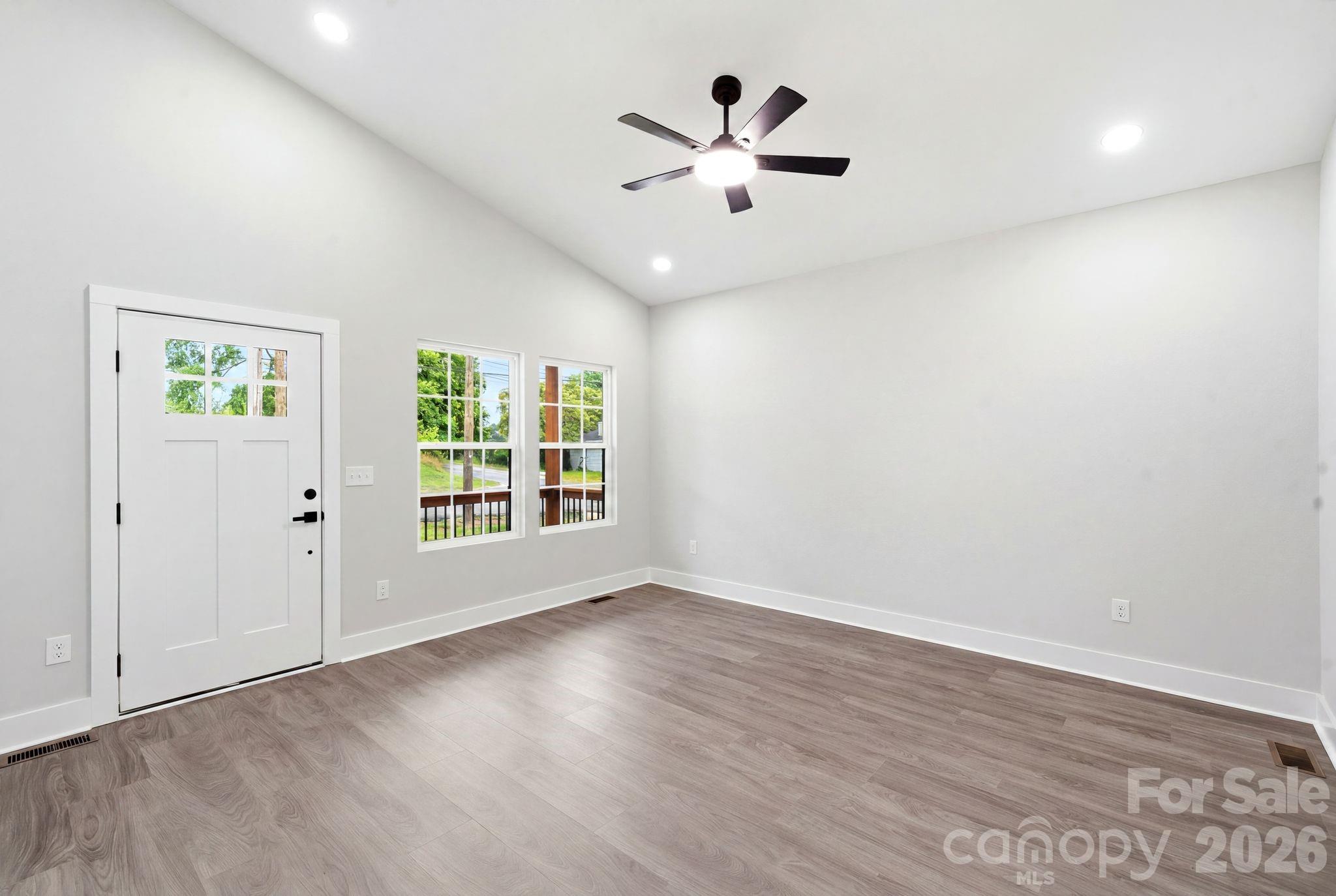 272 Hilltop Avenue SW — Concord
