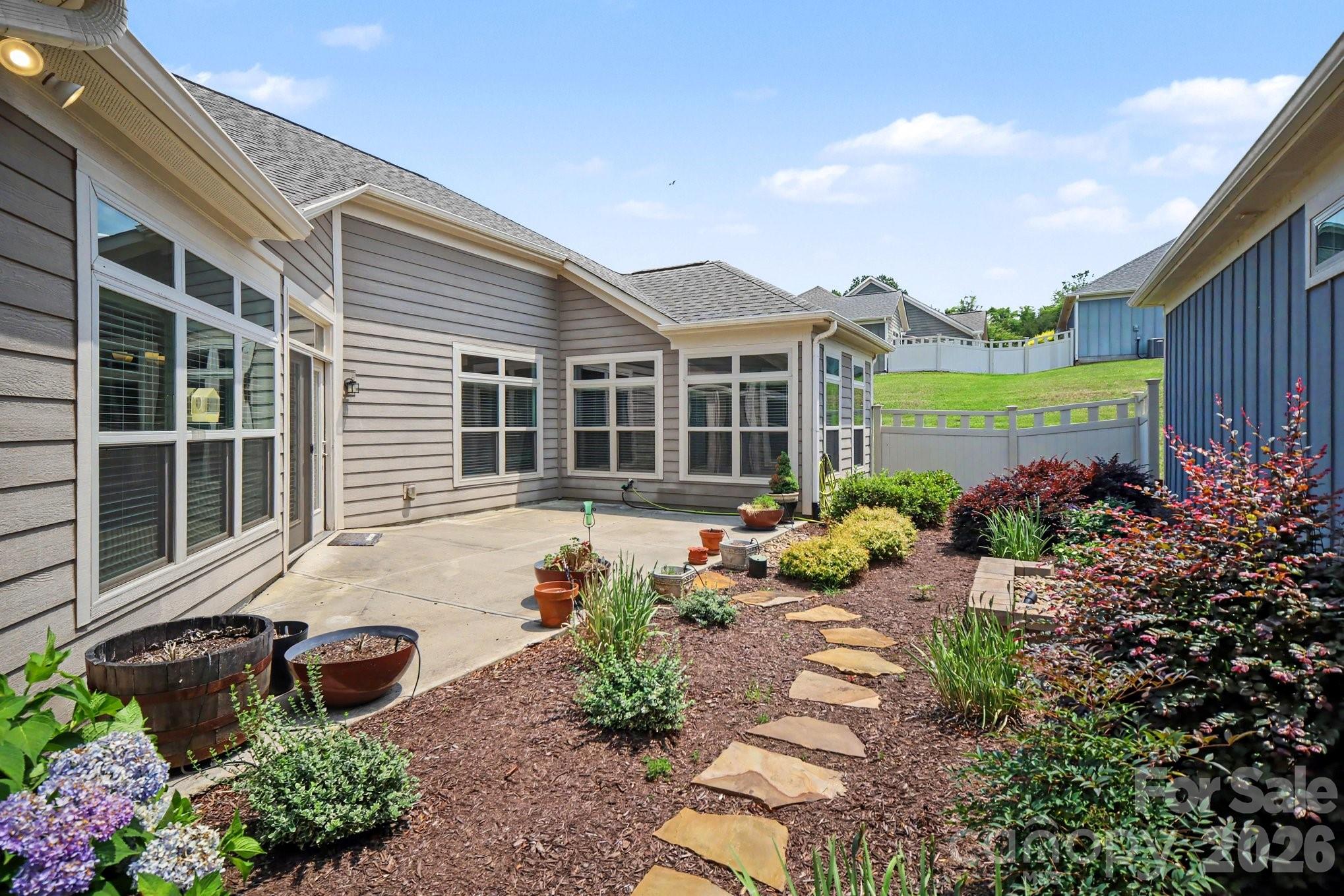 9032 Treetop Way NW — Concord