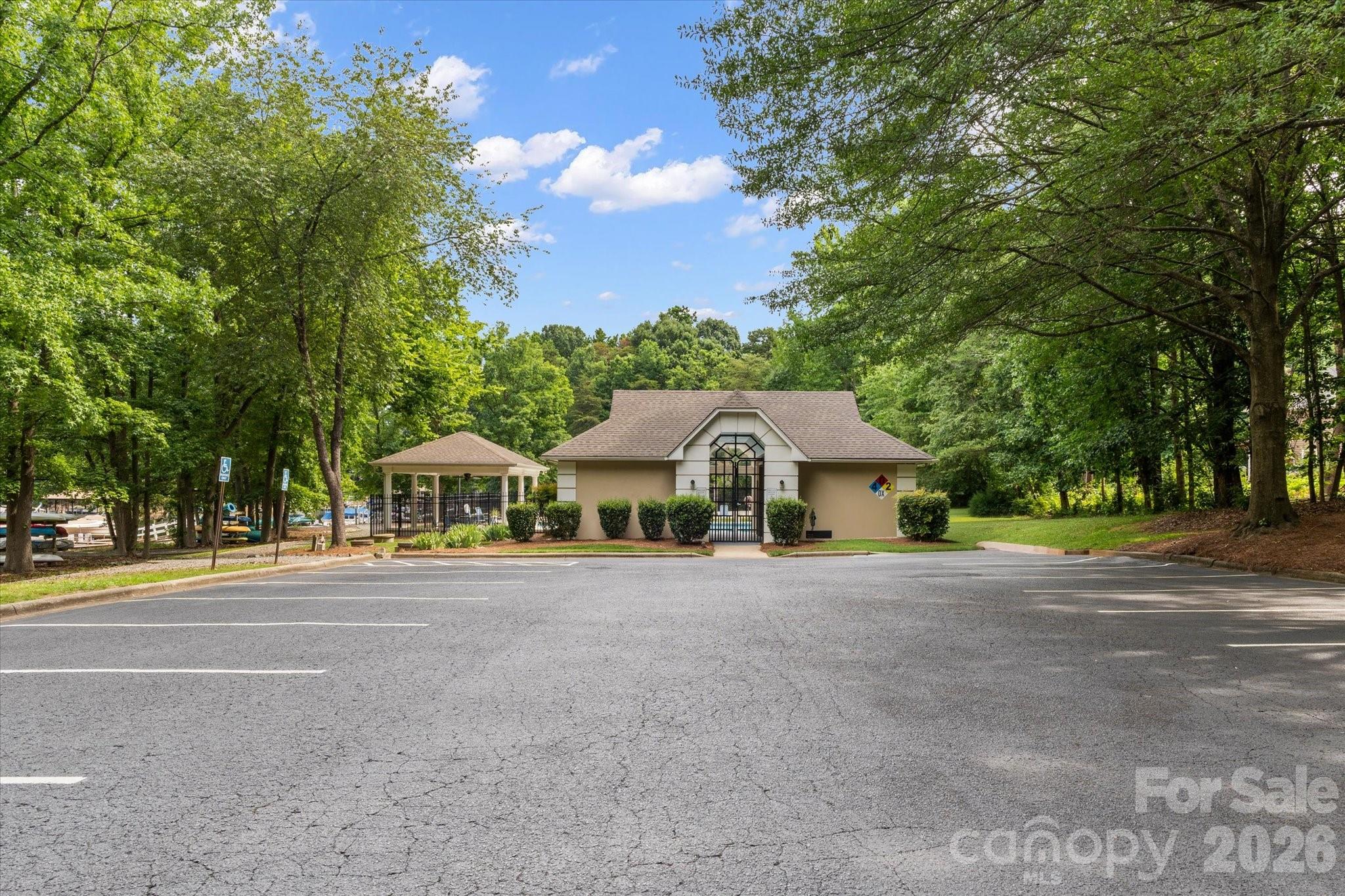 122 Lake Pine Road — Mooresville