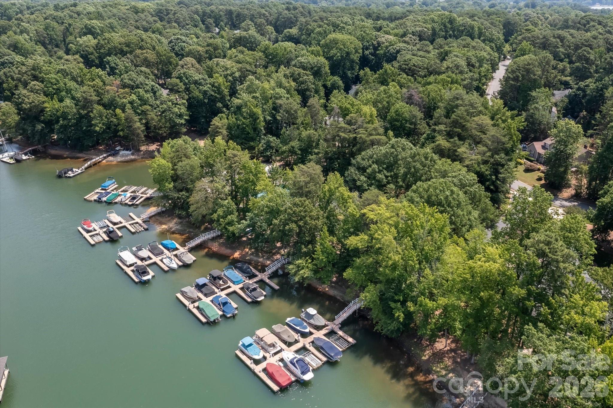122 Lake Pine Road — Mooresville