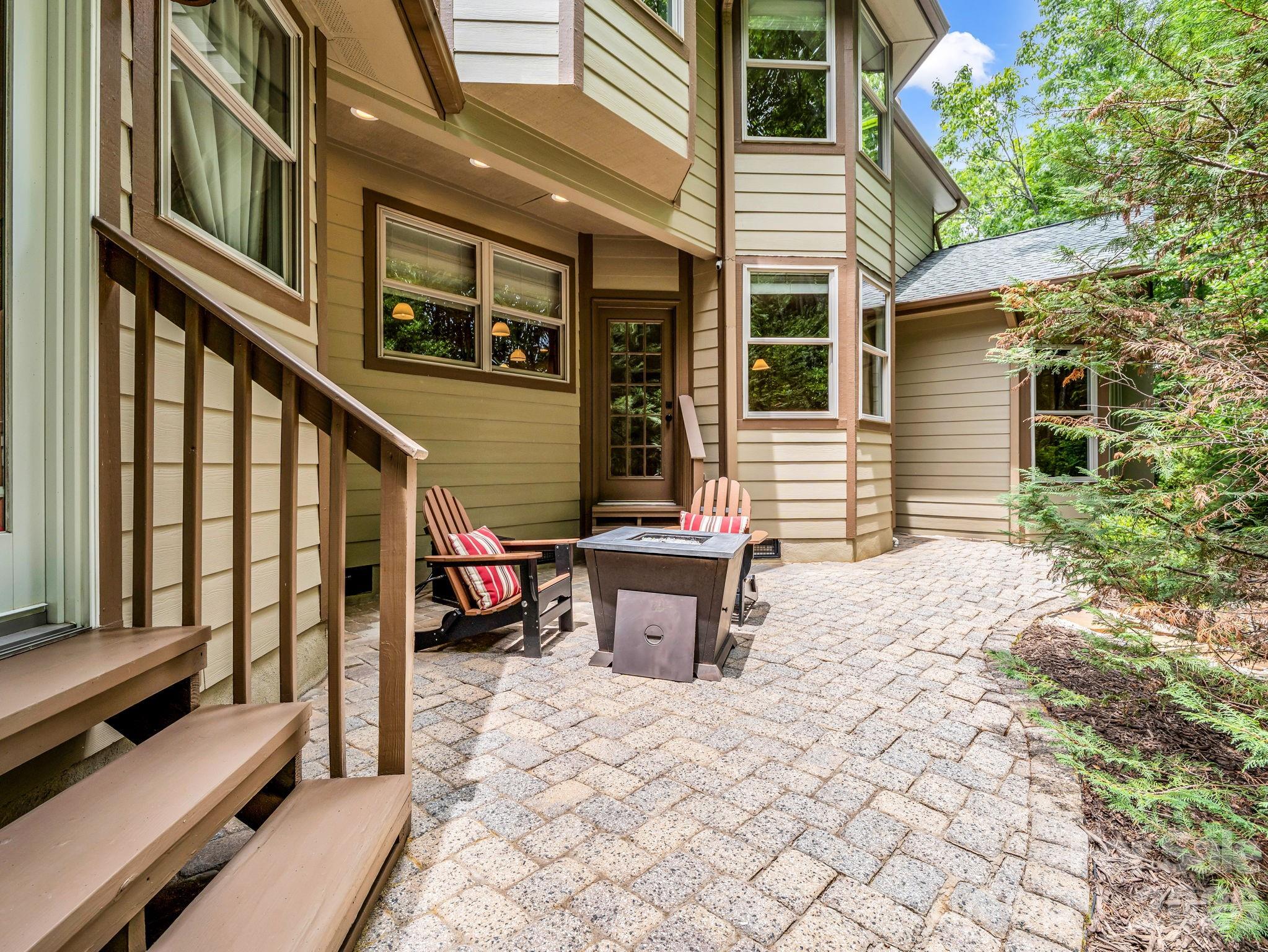 131 Arcadia Falls Way — Black Mountain