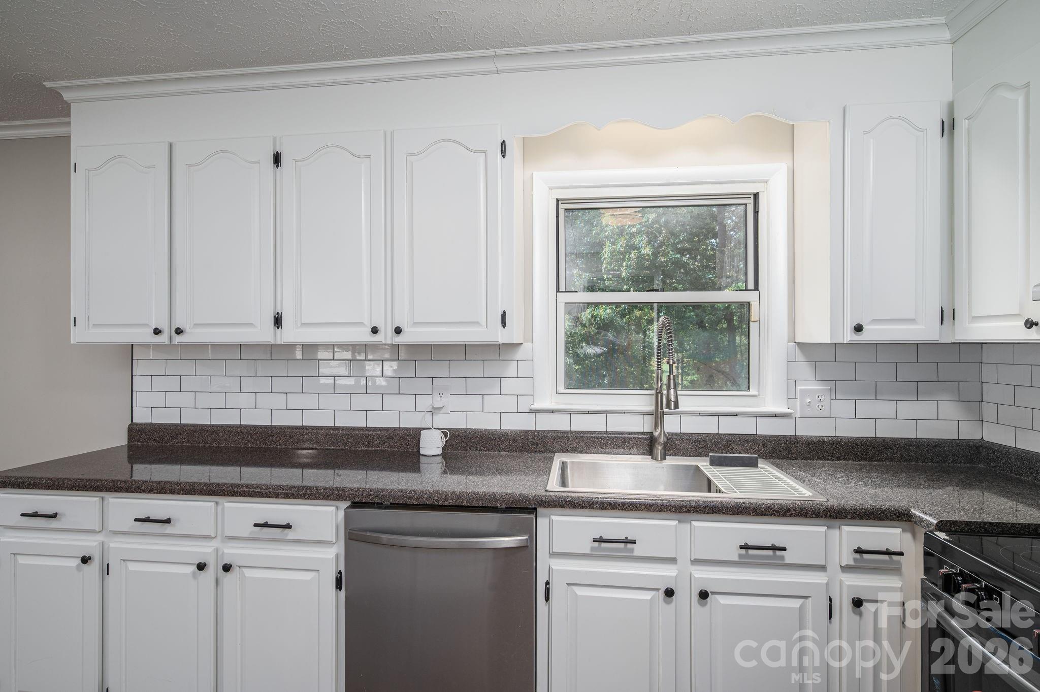 896 Cedarline Drive — Shelby