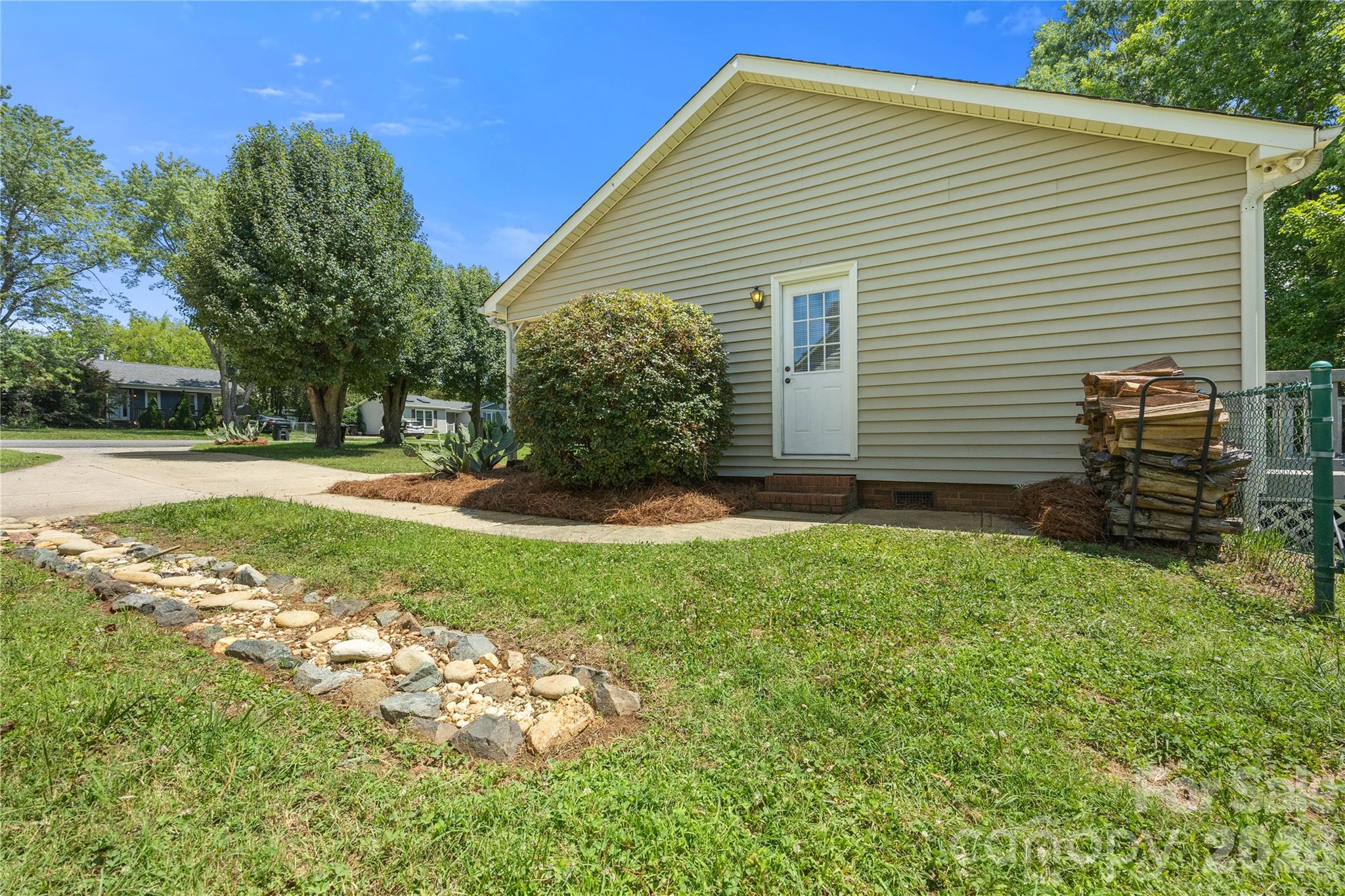3571 Farm Lake Drive SW — Concord