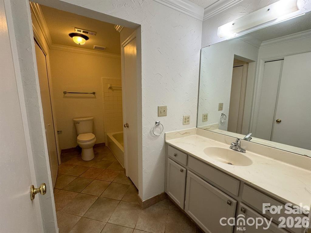 6049 Treetop Court — Charlotte