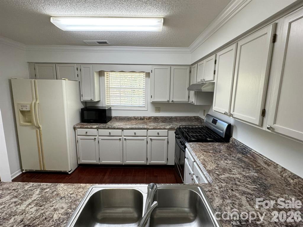 6049 Treetop Court — Charlotte