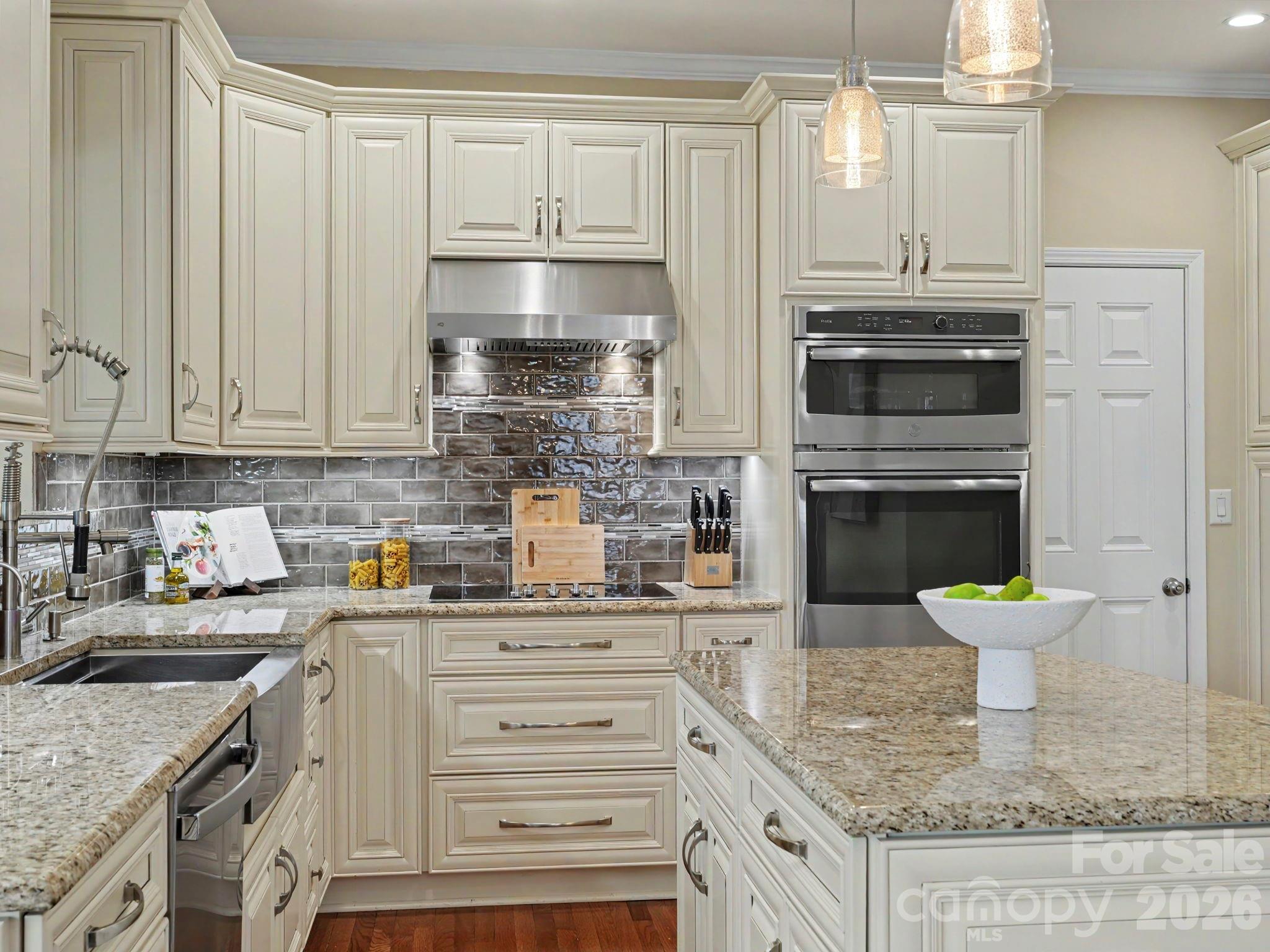 15505 Robsart Court — Charlotte