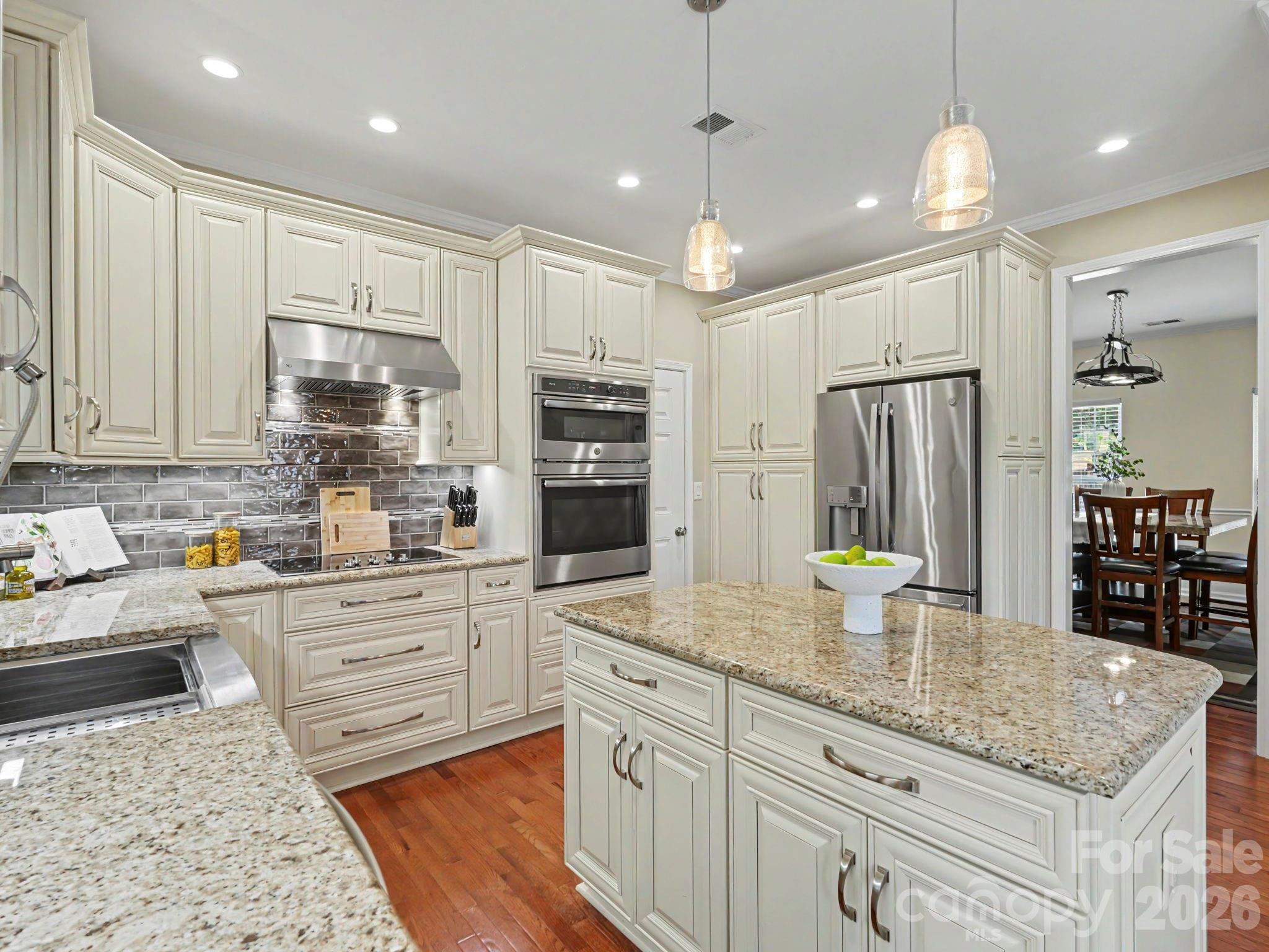 15505 Robsart Court — Charlotte