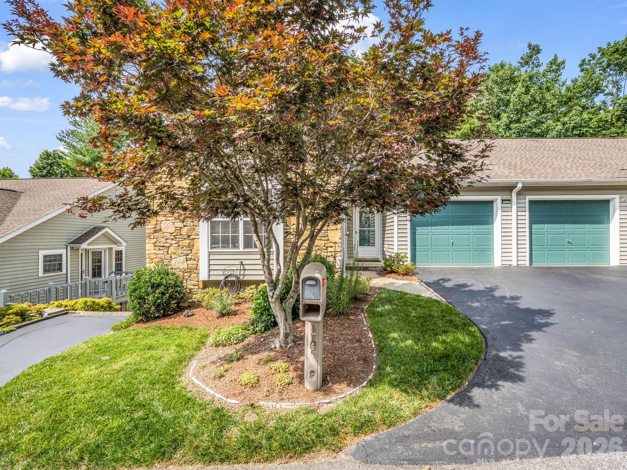 341 Laurel Park Place — Hendersonville