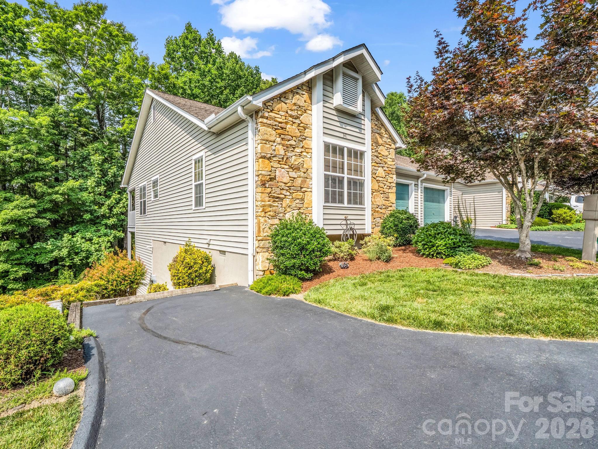 341 Laurel Park Place — Hendersonville