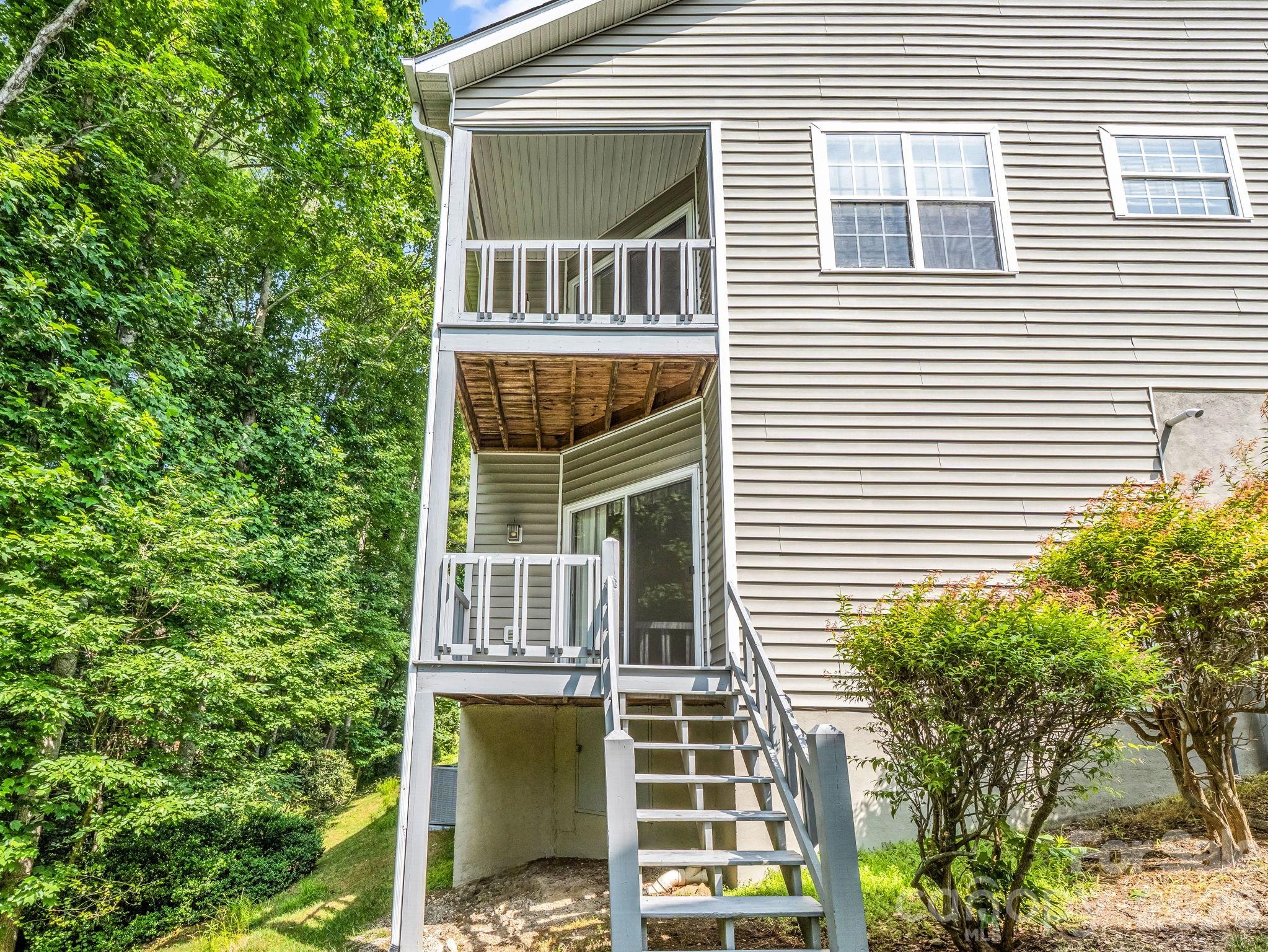 341 Laurel Park Place — Hendersonville