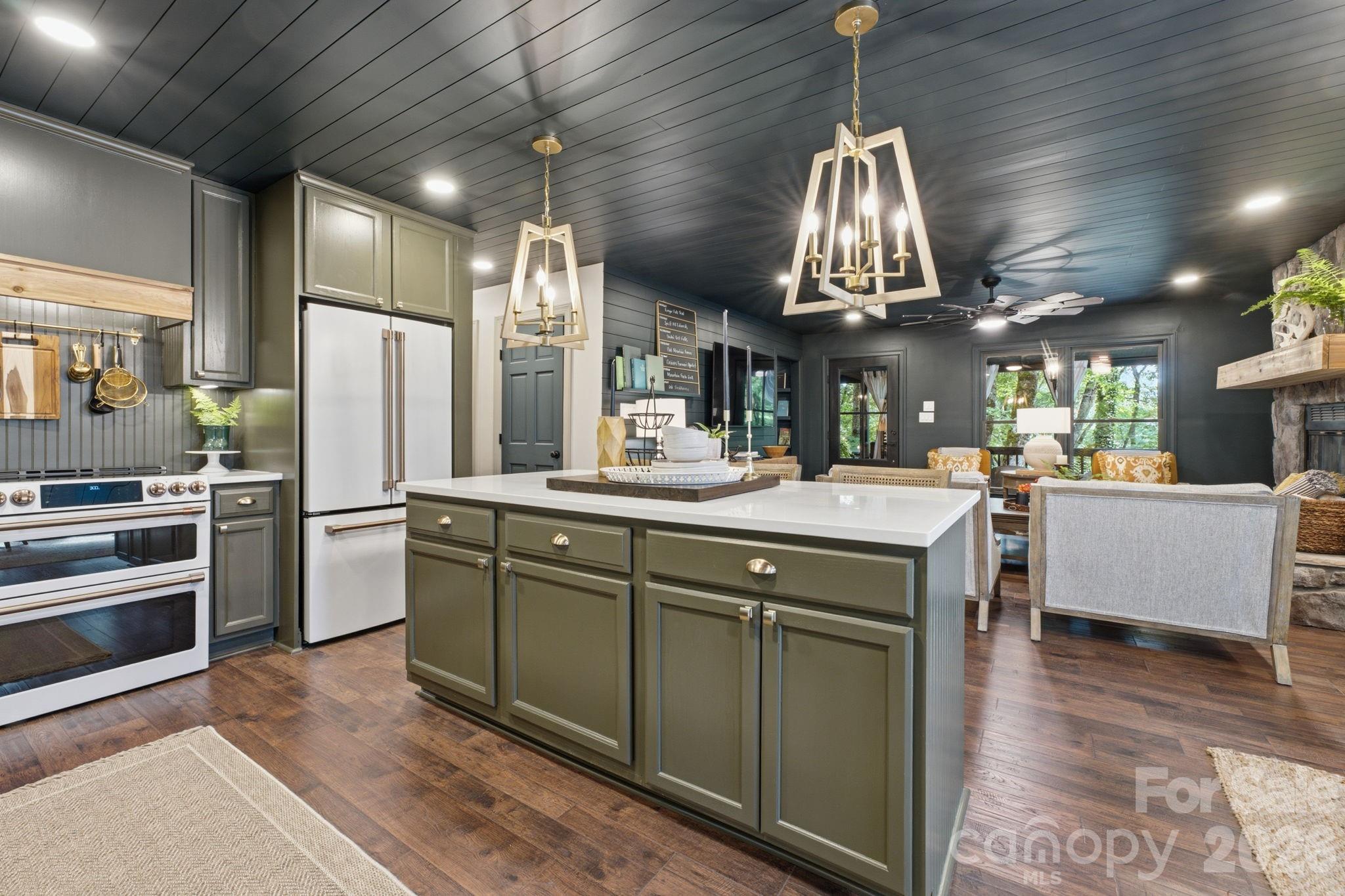 3819 Flat Mountain Road — Highlands
