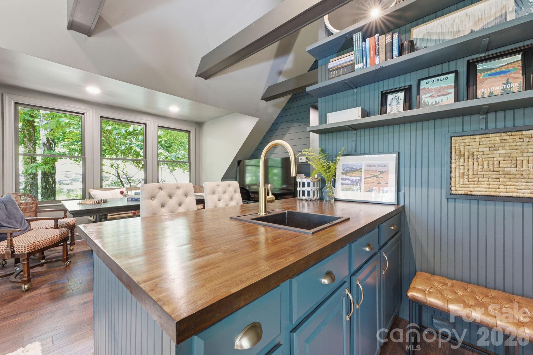 3819 Flat Mountain Road — Highlands