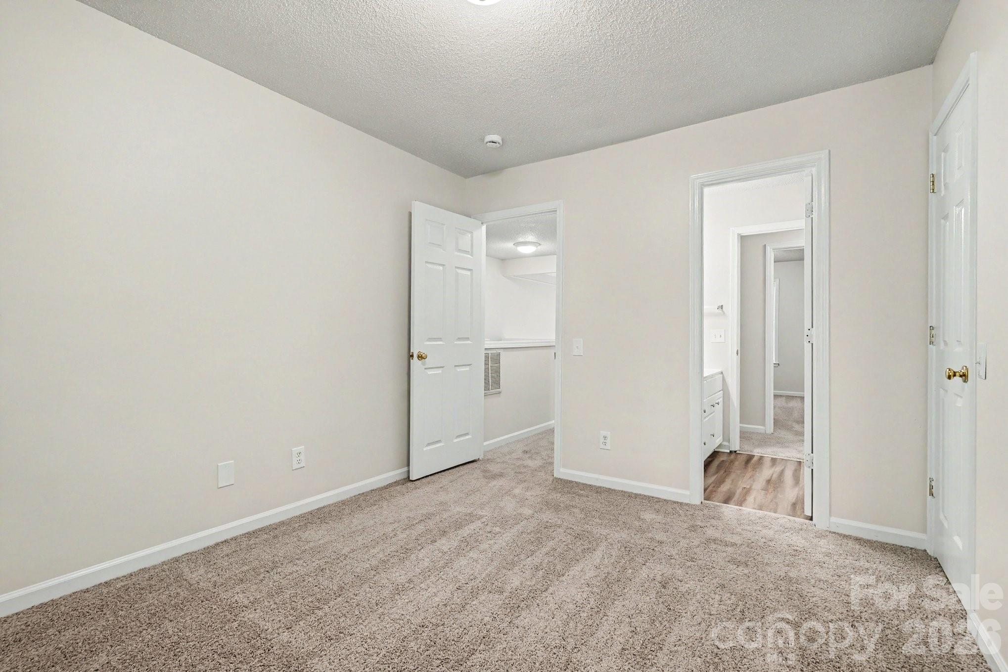 11921 Moonshadow Lane — Huntersville
