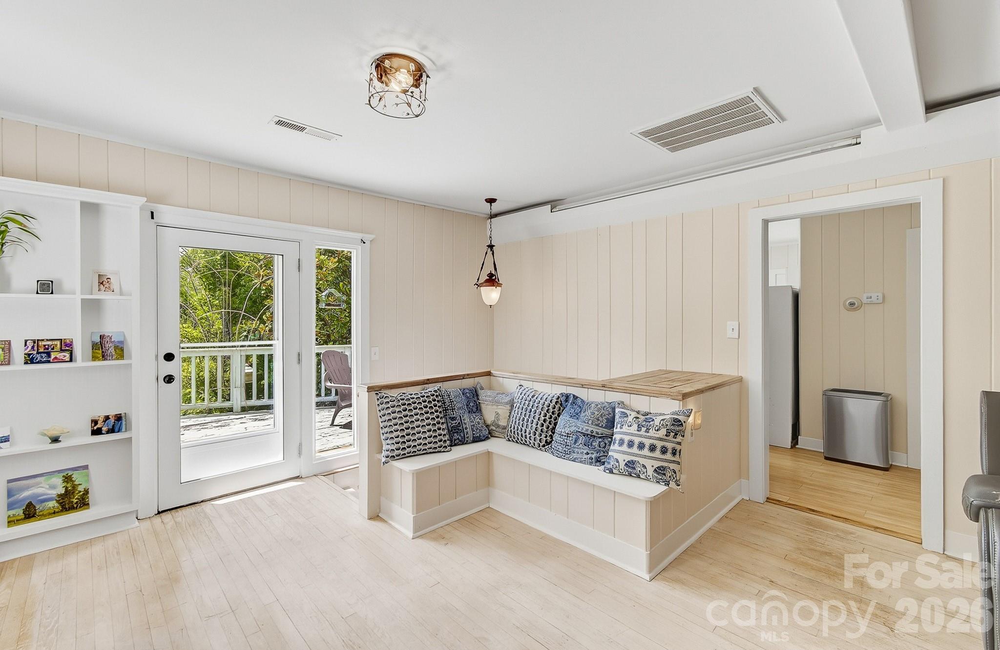 629 Bailey Street — Mars Hill