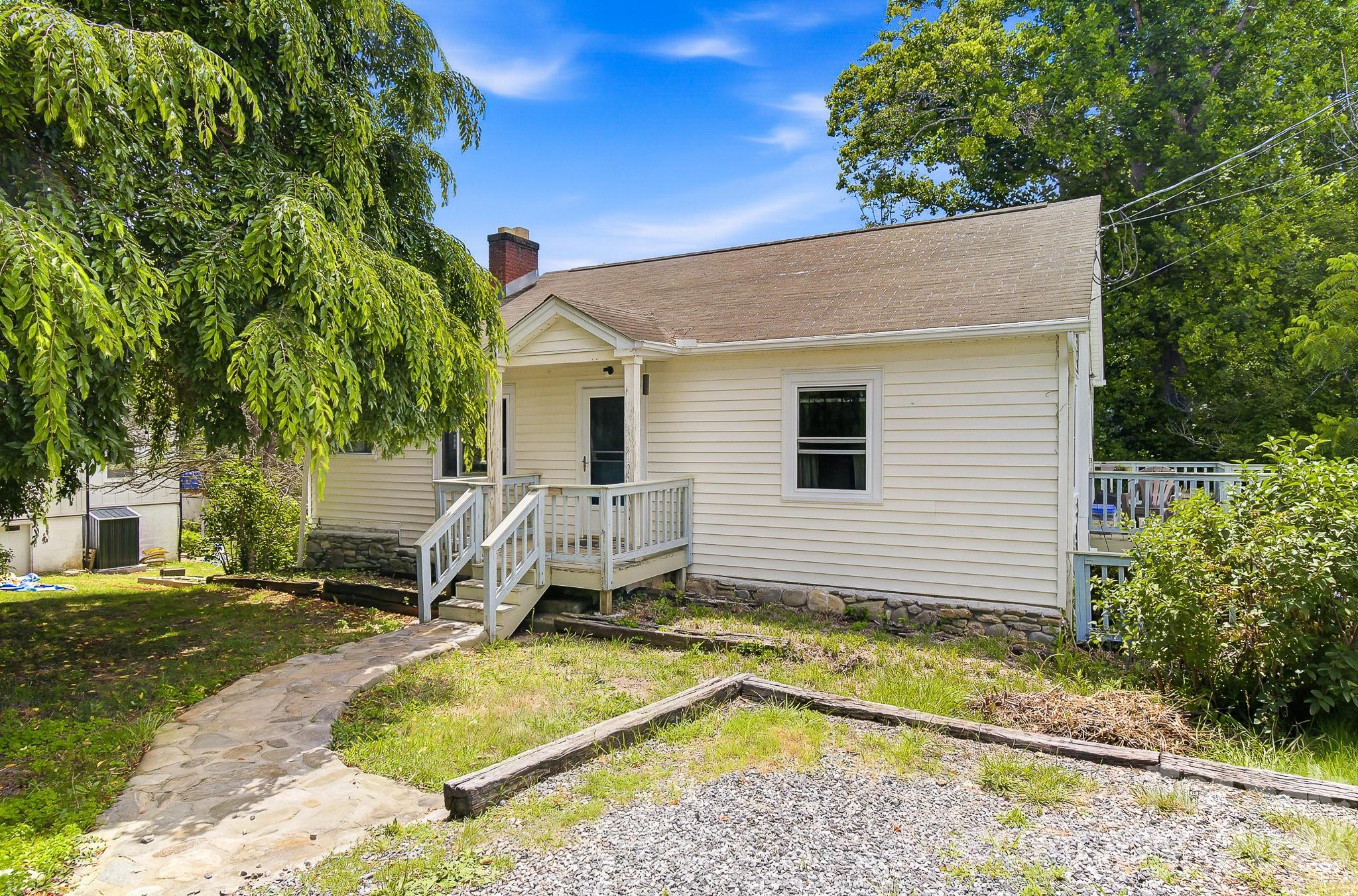 629 Bailey Street — Mars Hill