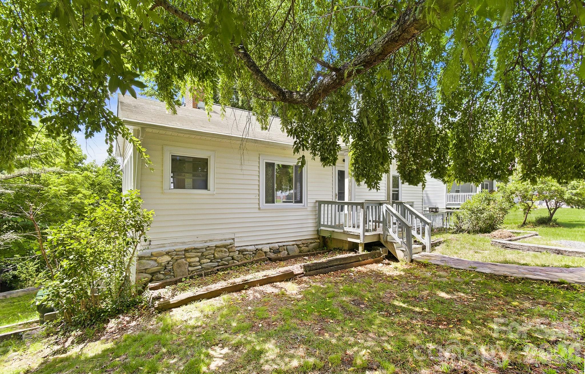 629 Bailey Street — Mars Hill
