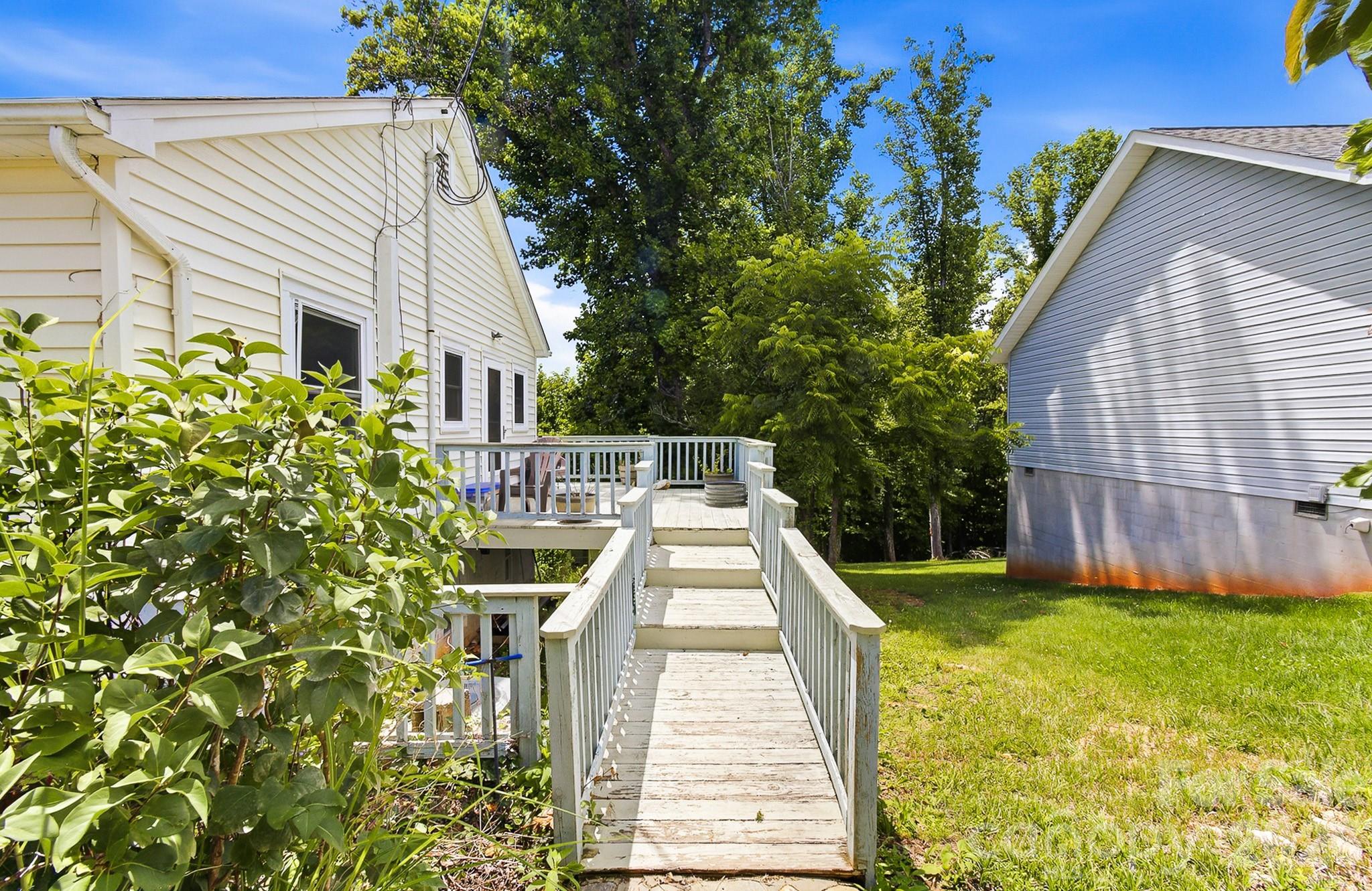 629 Bailey Street — Mars Hill