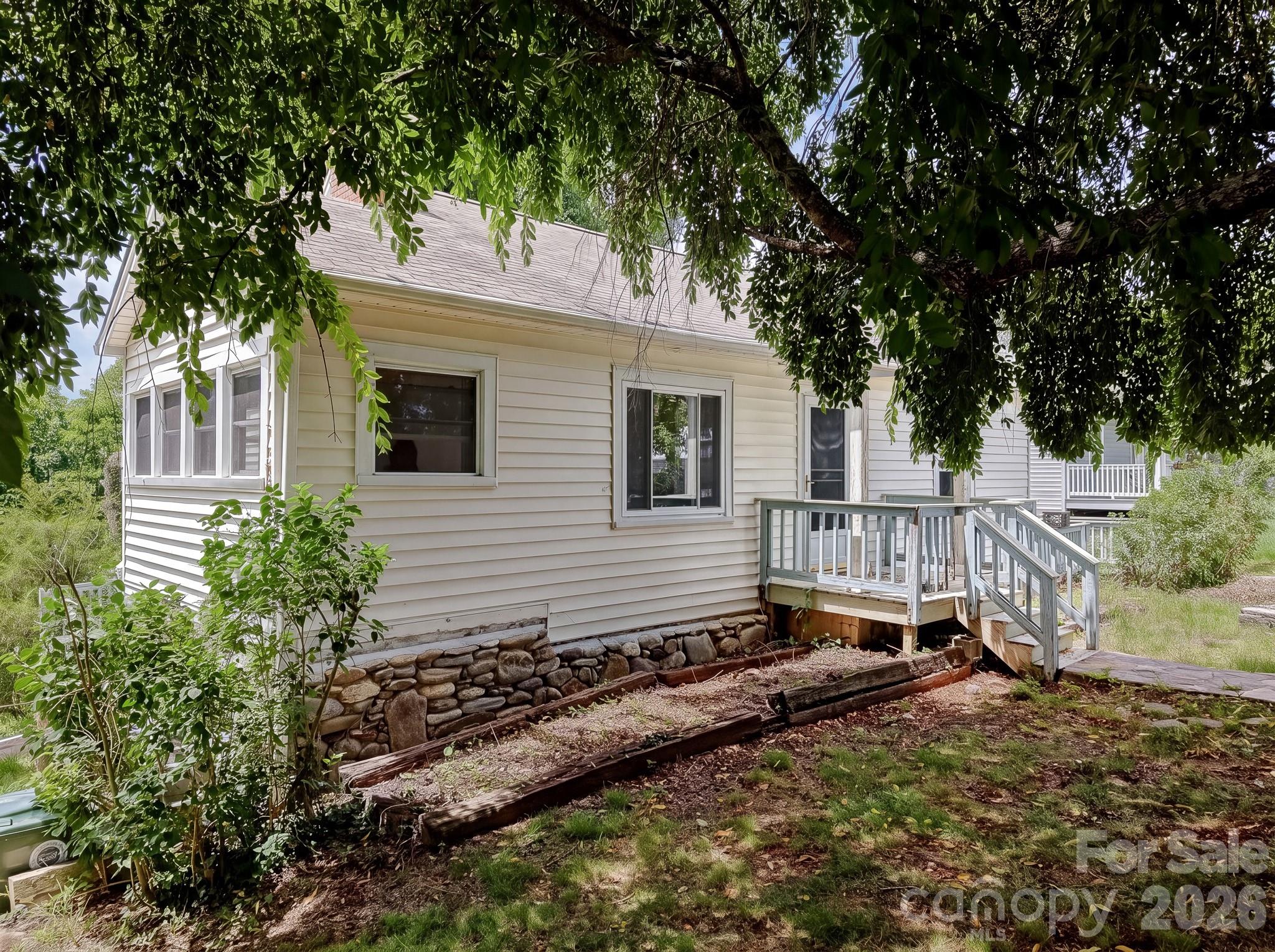 629 Bailey Street — Mars Hill